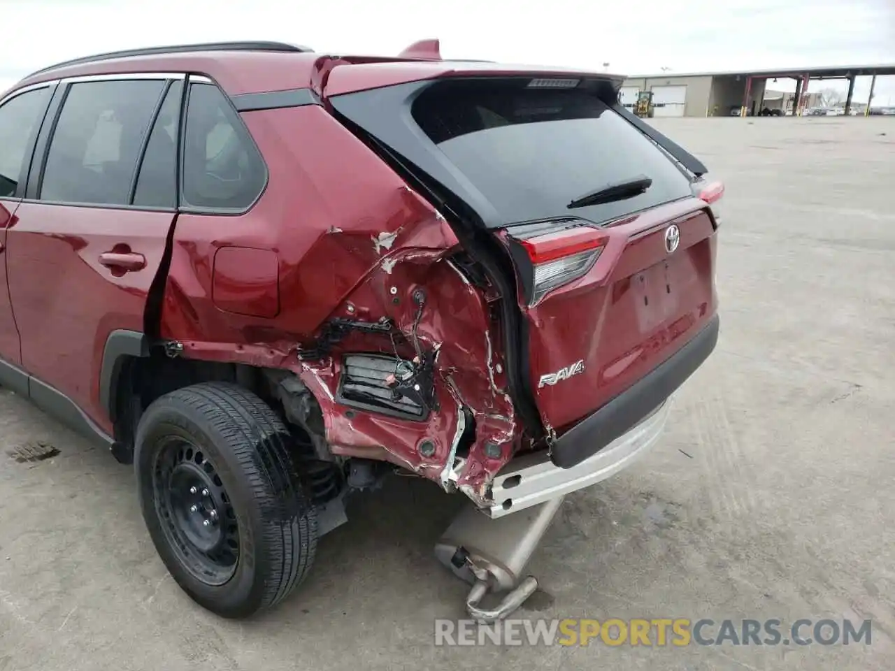 9 Photograph of a damaged car 2T3H1RFV2LW090212 TOYOTA RAV4 2020