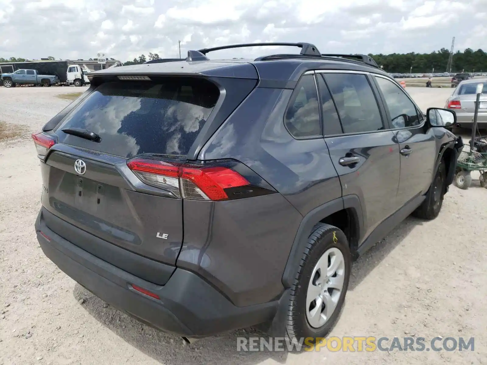 4 Photograph of a damaged car 2T3H1RFV2LW100057 TOYOTA RAV4 2020