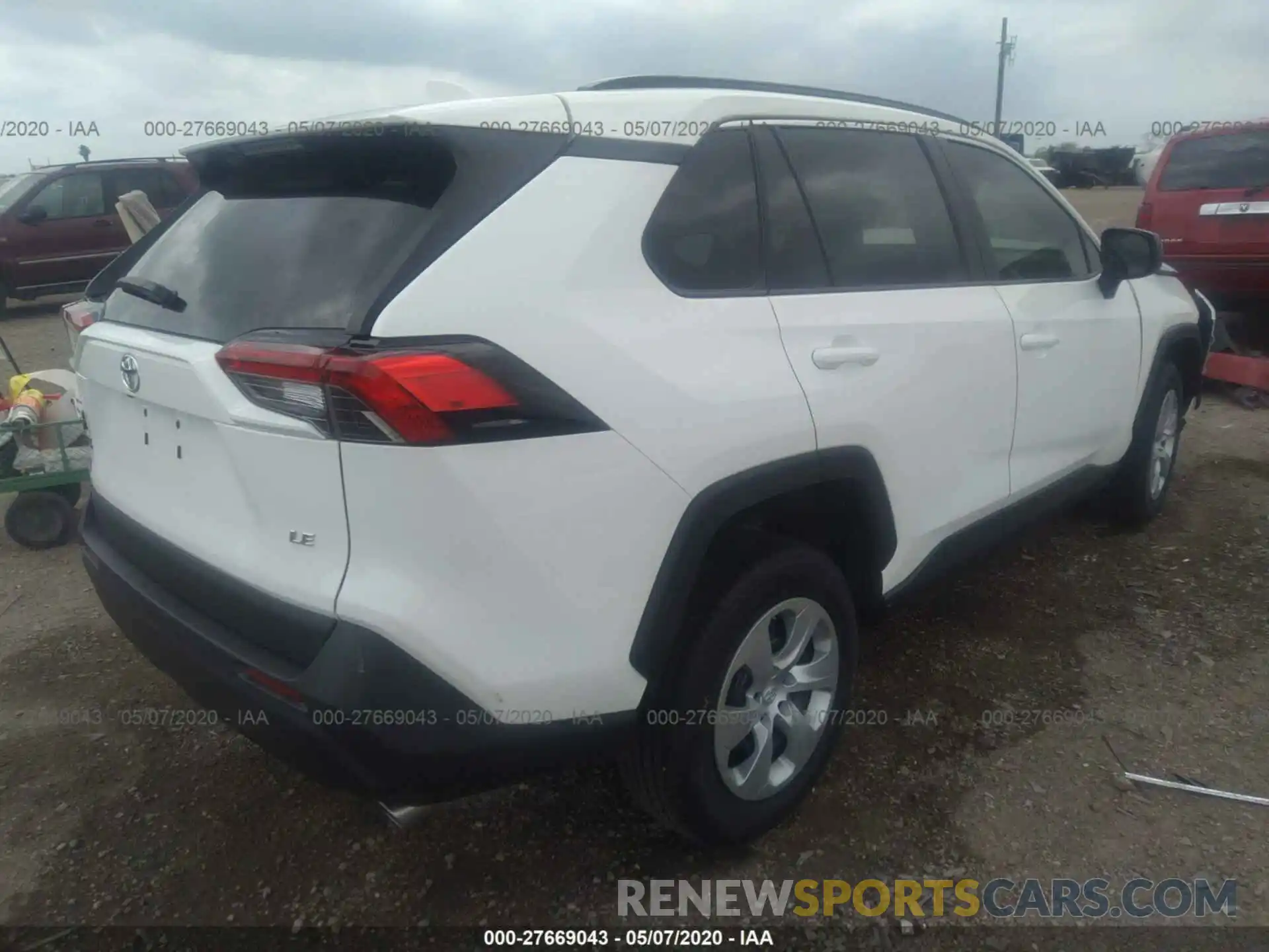 4 Photograph of a damaged car 2T3H1RFV3LC033793 TOYOTA RAV4 2020