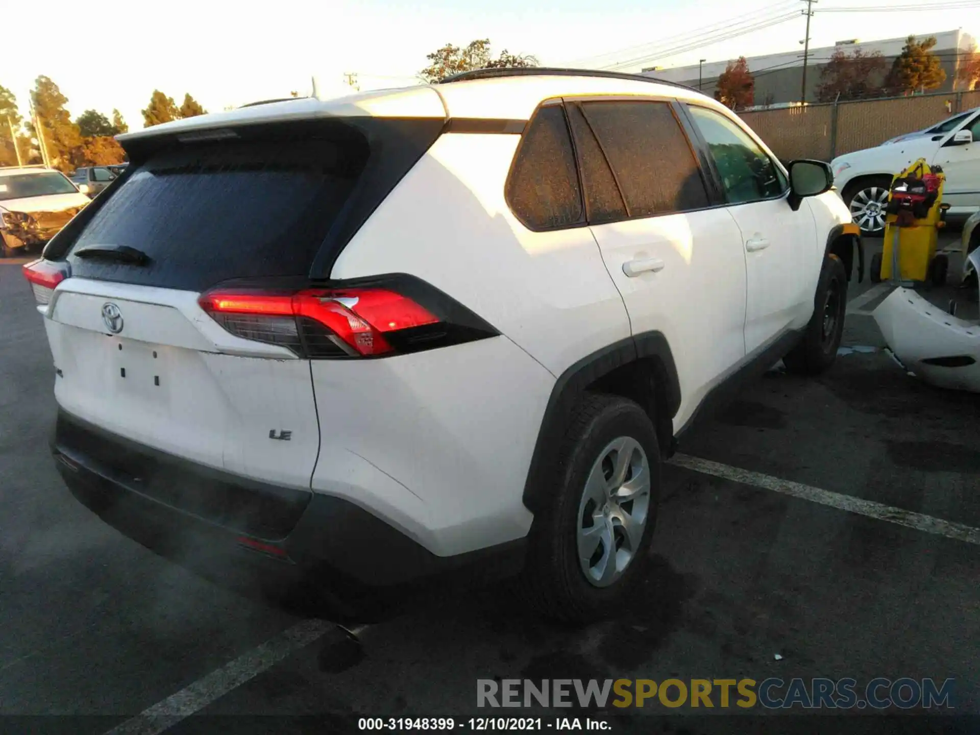 4 Photograph of a damaged car 2T3H1RFV3LC053591 TOYOTA RAV4 2020