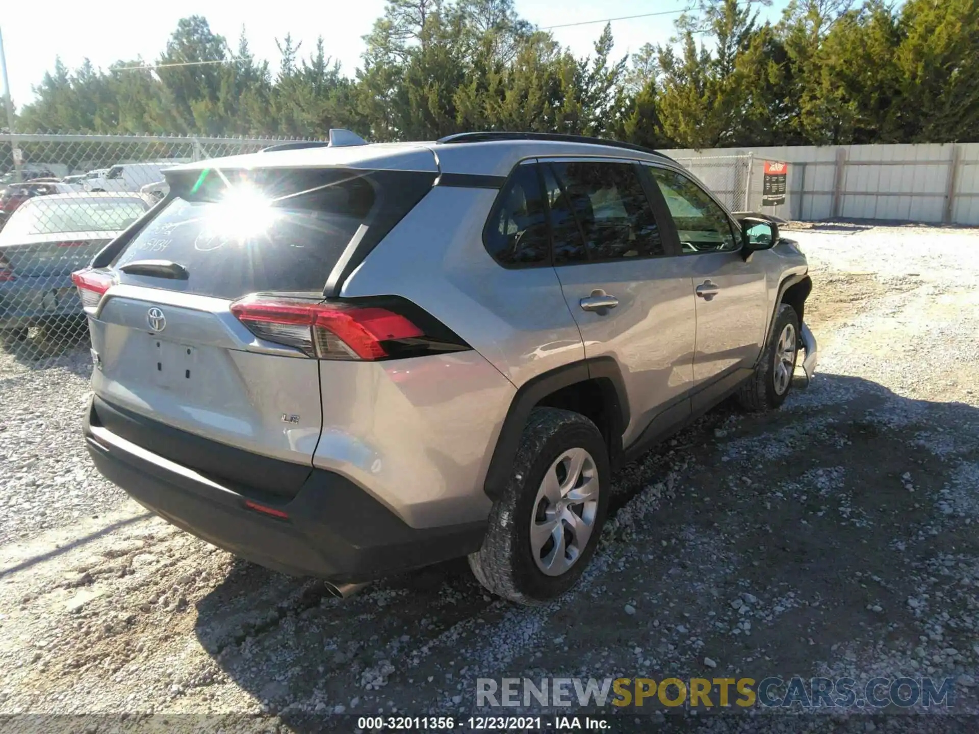 4 Photograph of a damaged car 2T3H1RFV3LC065434 TOYOTA RAV4 2020