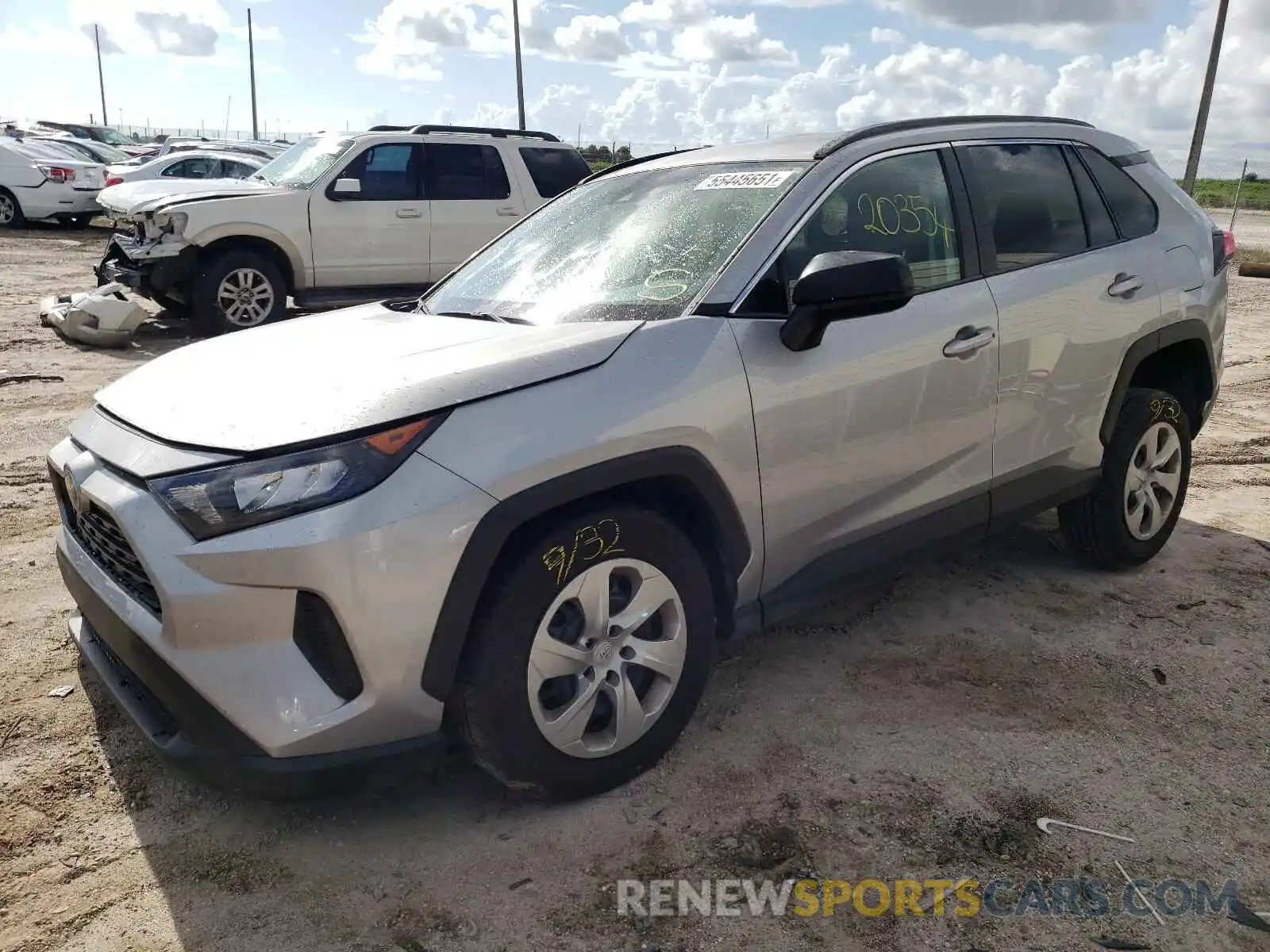 2 Photograph of a damaged car 2T3H1RFV3LC072013 TOYOTA RAV4 2020