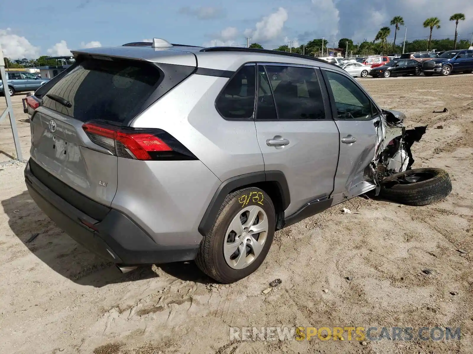 3 Photograph of a damaged car 2T3H1RFV3LC072013 TOYOTA RAV4 2020