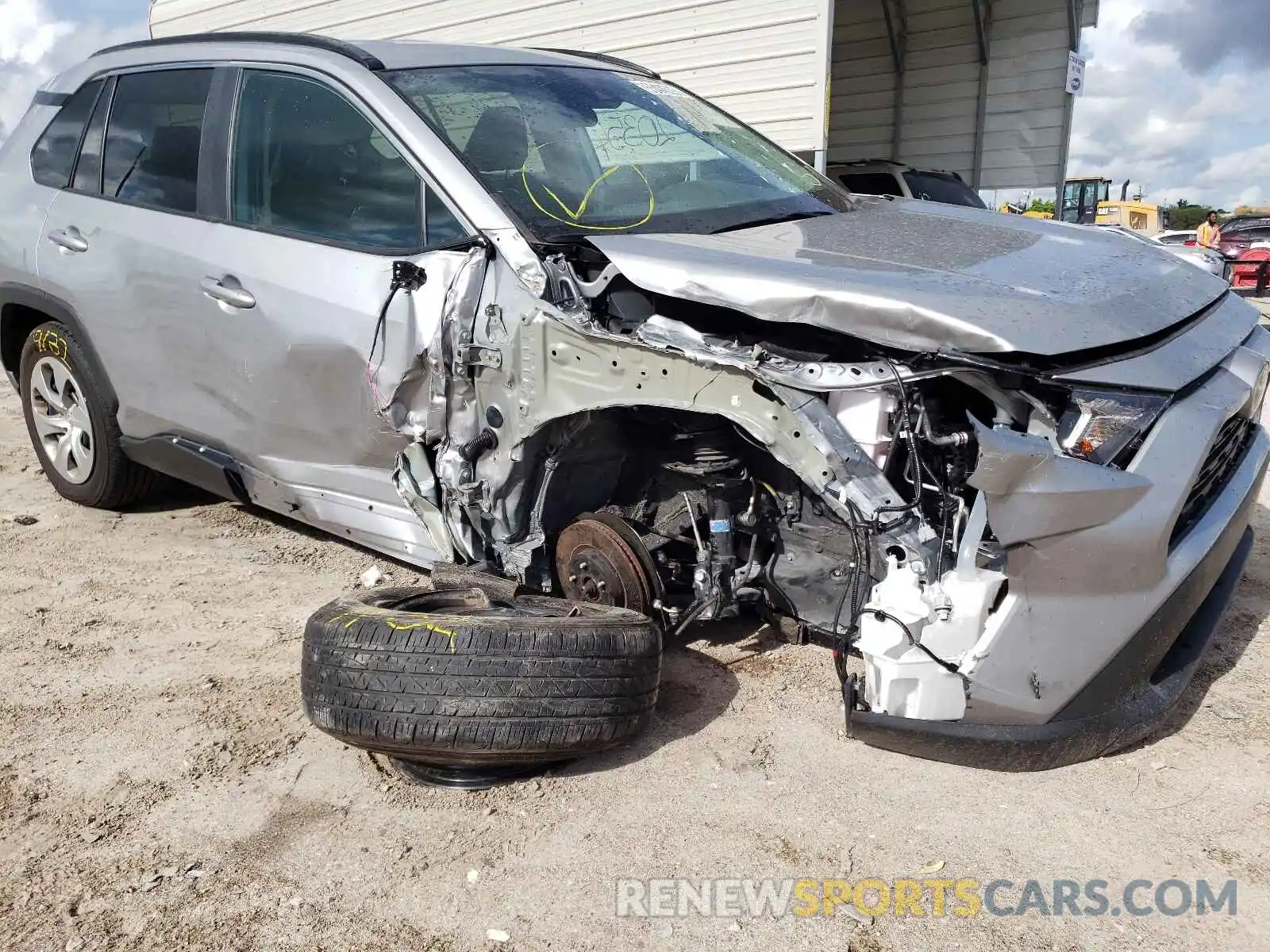 9 Photograph of a damaged car 2T3H1RFV3LC072013 TOYOTA RAV4 2020