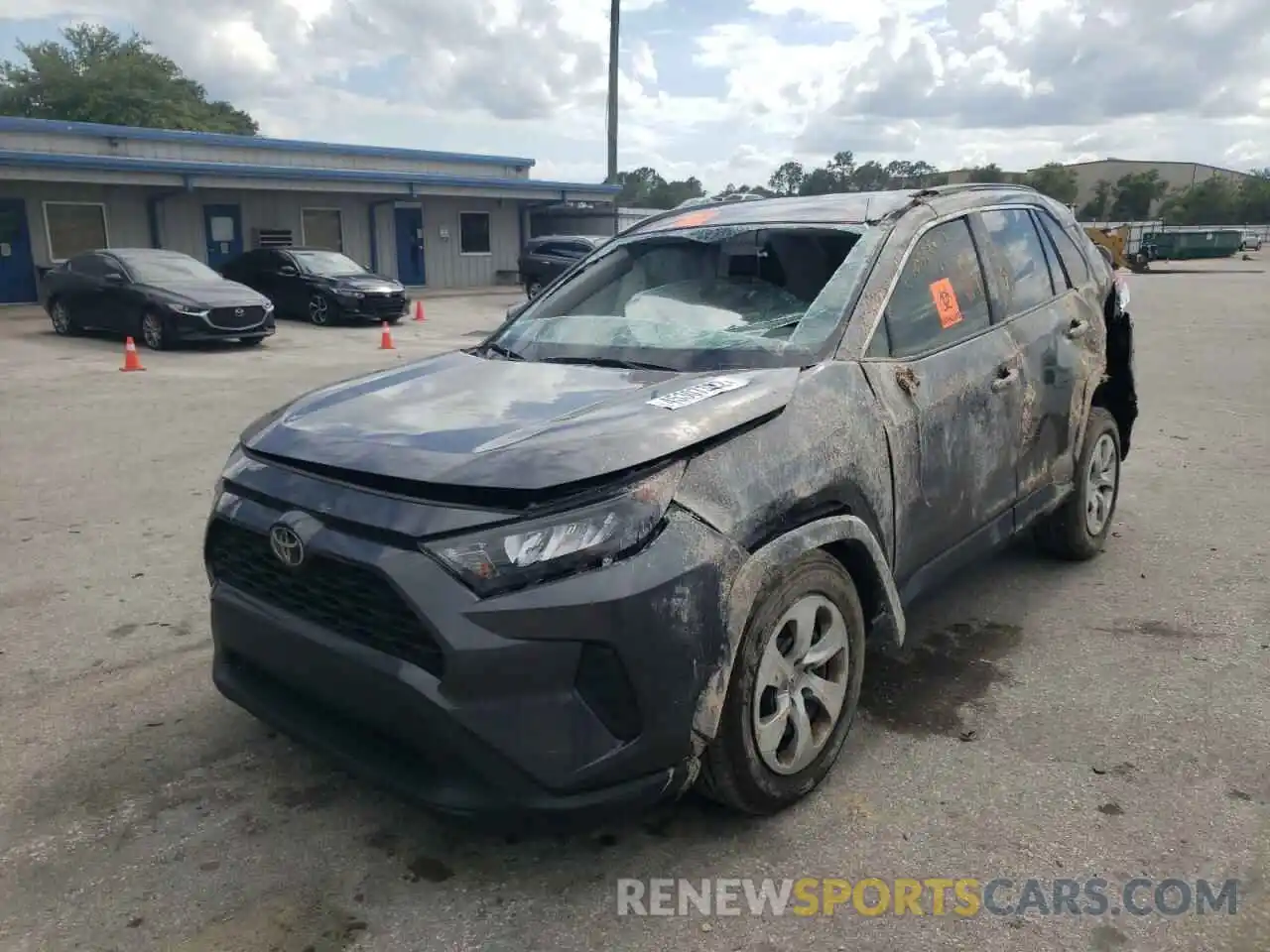 2 Photograph of a damaged car 2T3H1RFV3LC075591 TOYOTA RAV4 2020