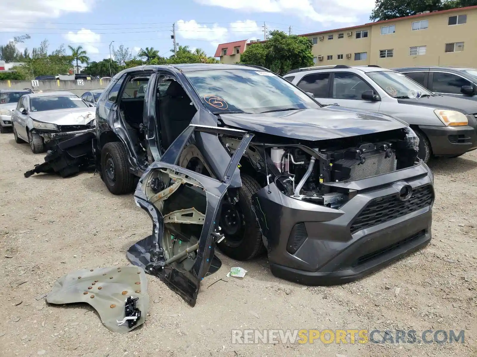1 Photograph of a damaged car 2T3H1RFV3LC085134 TOYOTA RAV4 2020