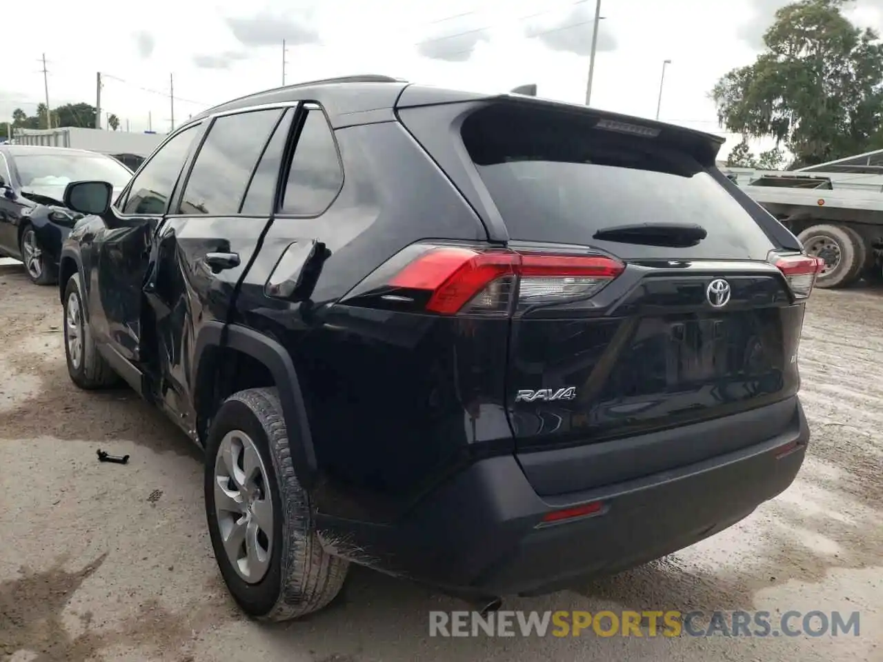 3 Photograph of a damaged car 2T3H1RFV3LW060944 TOYOTA RAV4 2020