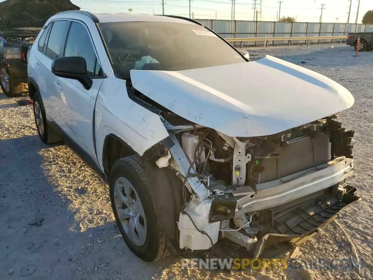 1 Photograph of a damaged car 2T3H1RFV3LW075573 TOYOTA RAV4 2020