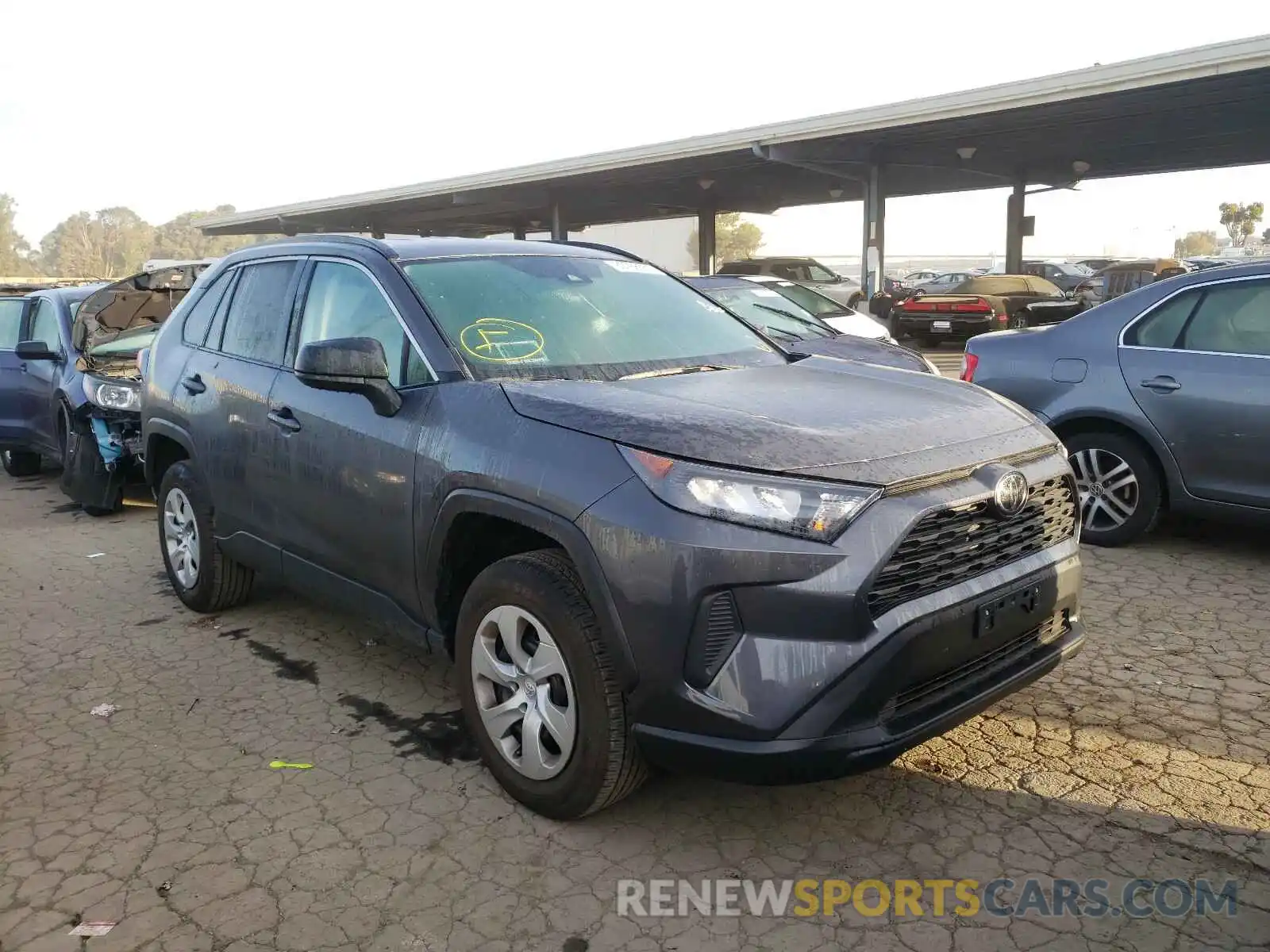 1 Photograph of a damaged car 2T3H1RFV3LW076139 TOYOTA RAV4 2020