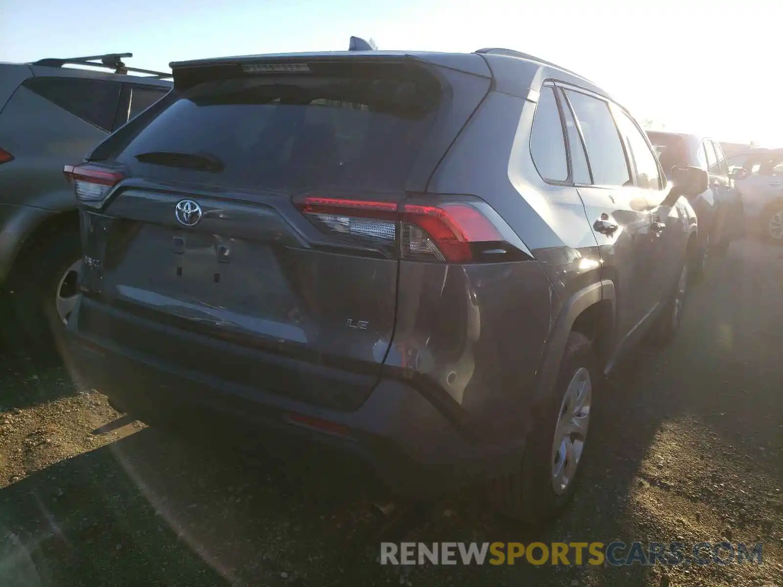 4 Photograph of a damaged car 2T3H1RFV3LW076139 TOYOTA RAV4 2020