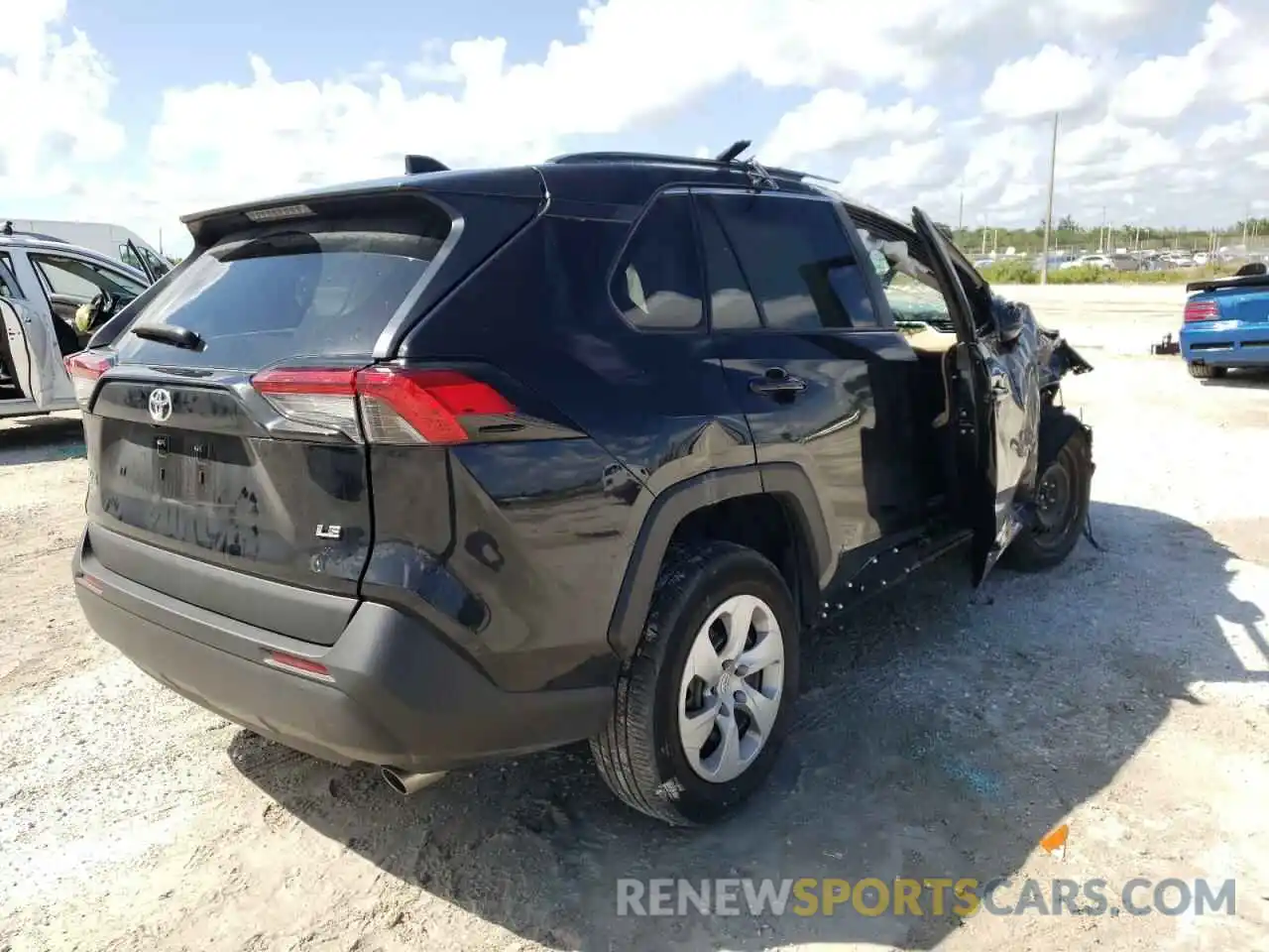 4 Photograph of a damaged car 2T3H1RFV3LW090252 TOYOTA RAV4 2020