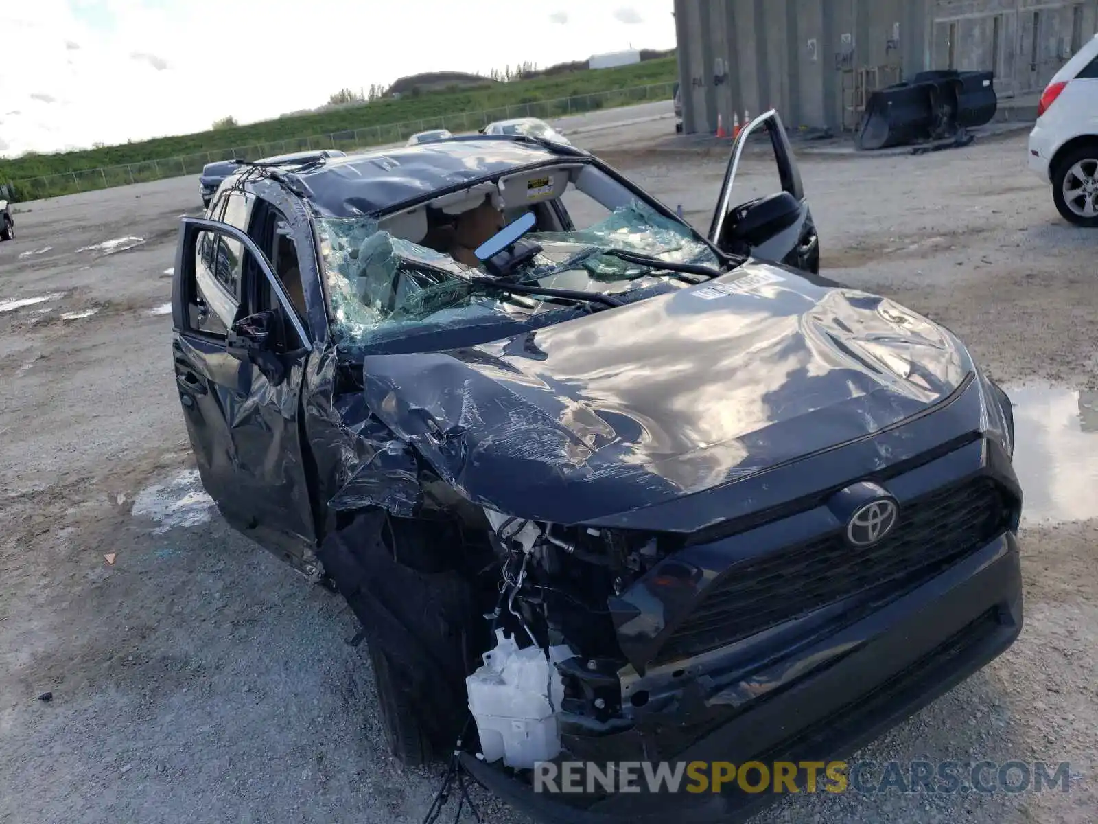 9 Photograph of a damaged car 2T3H1RFV3LW090252 TOYOTA RAV4 2020