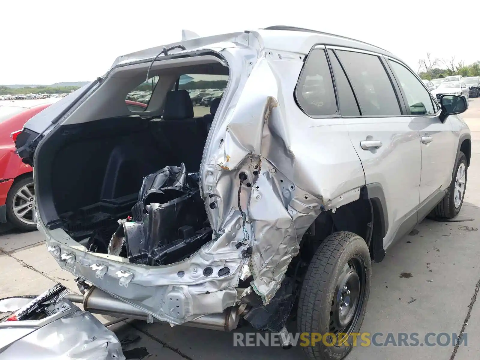 4 Photograph of a damaged car 2T3H1RFV3LW090851 TOYOTA RAV4 2020