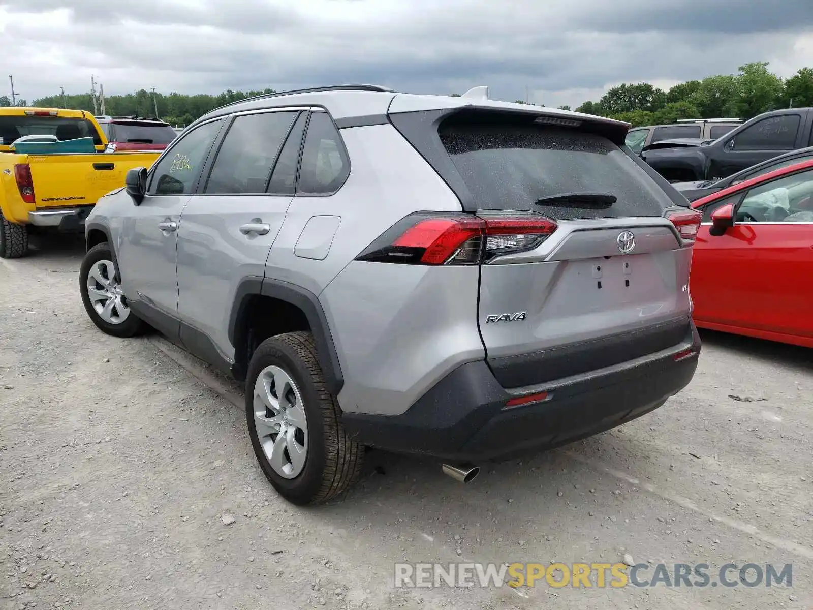 3 Photograph of a damaged car 2T3H1RFV3LW103288 TOYOTA RAV4 2020