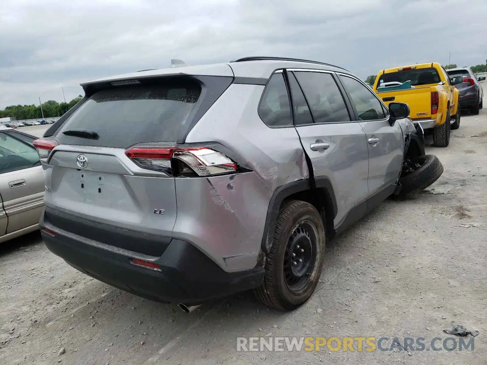 4 Photograph of a damaged car 2T3H1RFV3LW103288 TOYOTA RAV4 2020