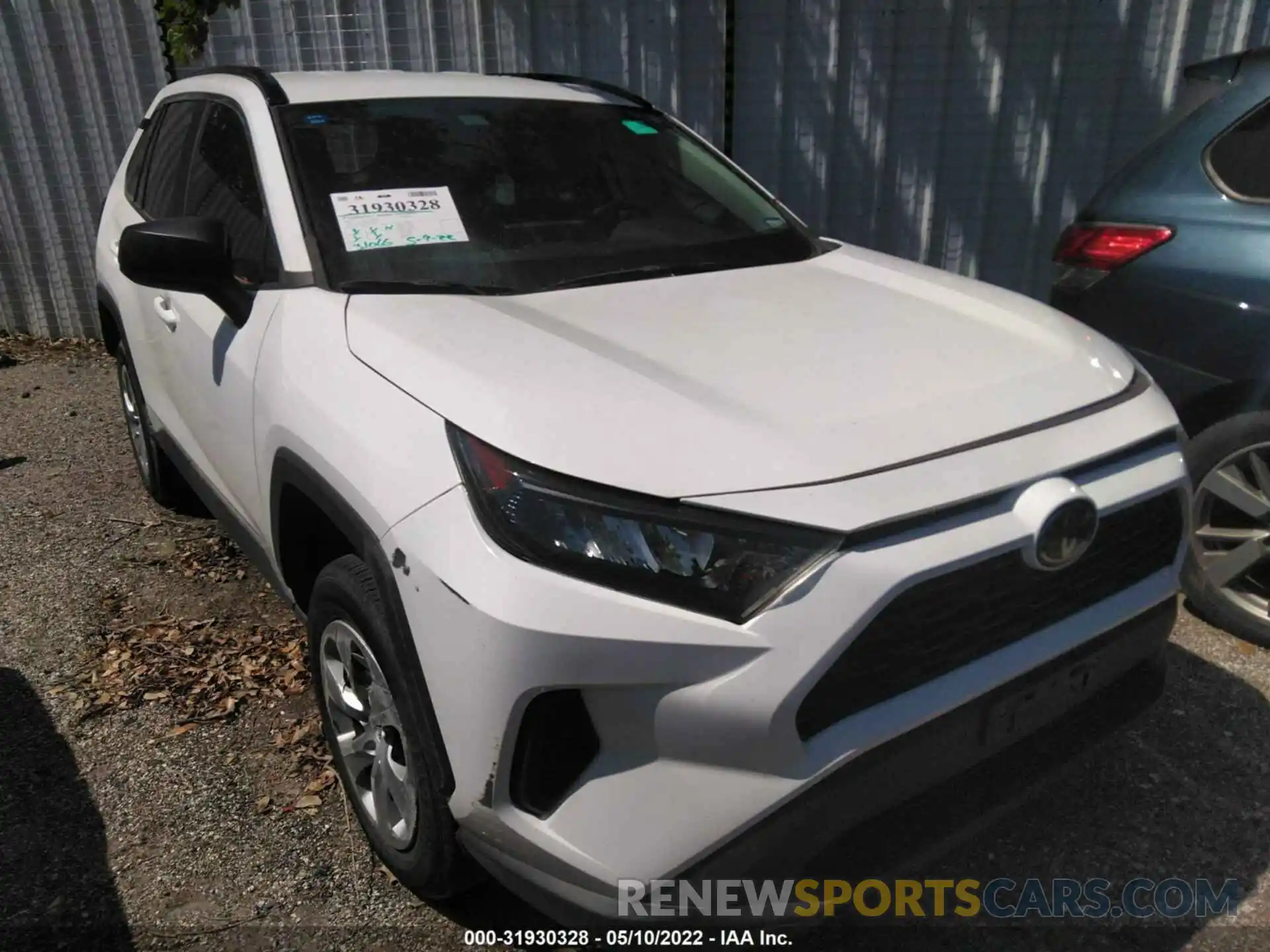 1 Photograph of a damaged car 2T3H1RFV4LC035505 TOYOTA RAV4 2020