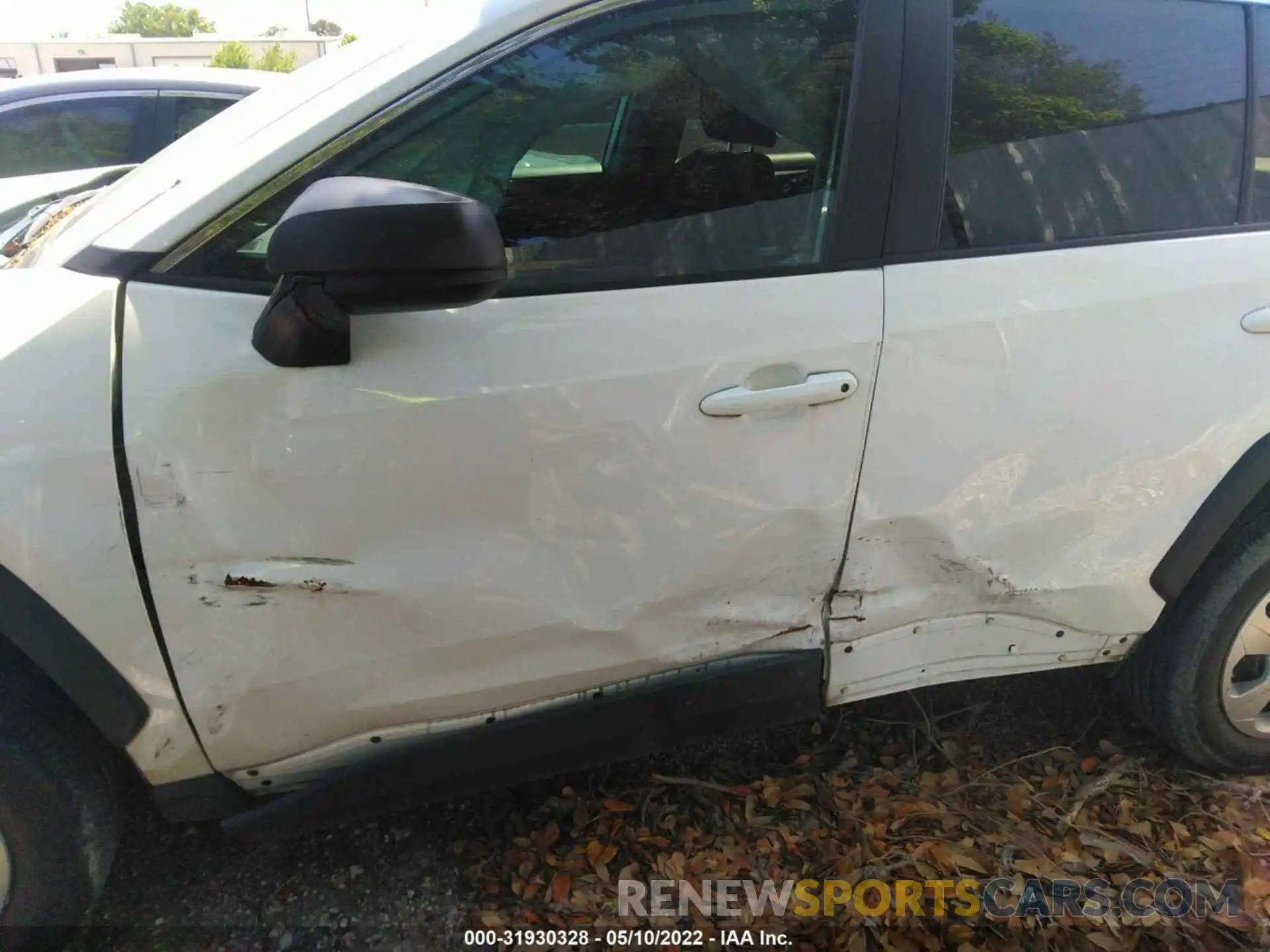 6 Photograph of a damaged car 2T3H1RFV4LC035505 TOYOTA RAV4 2020