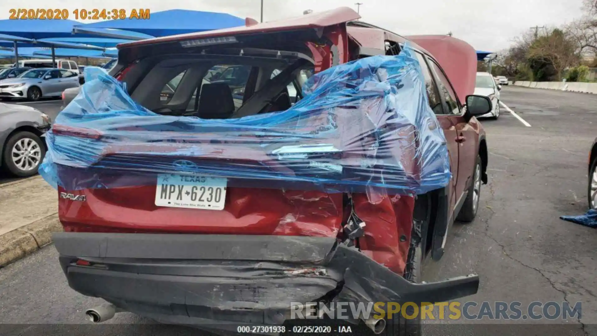 17 Photograph of a damaged car 2T3H1RFV4LC036640 TOYOTA RAV4 2020