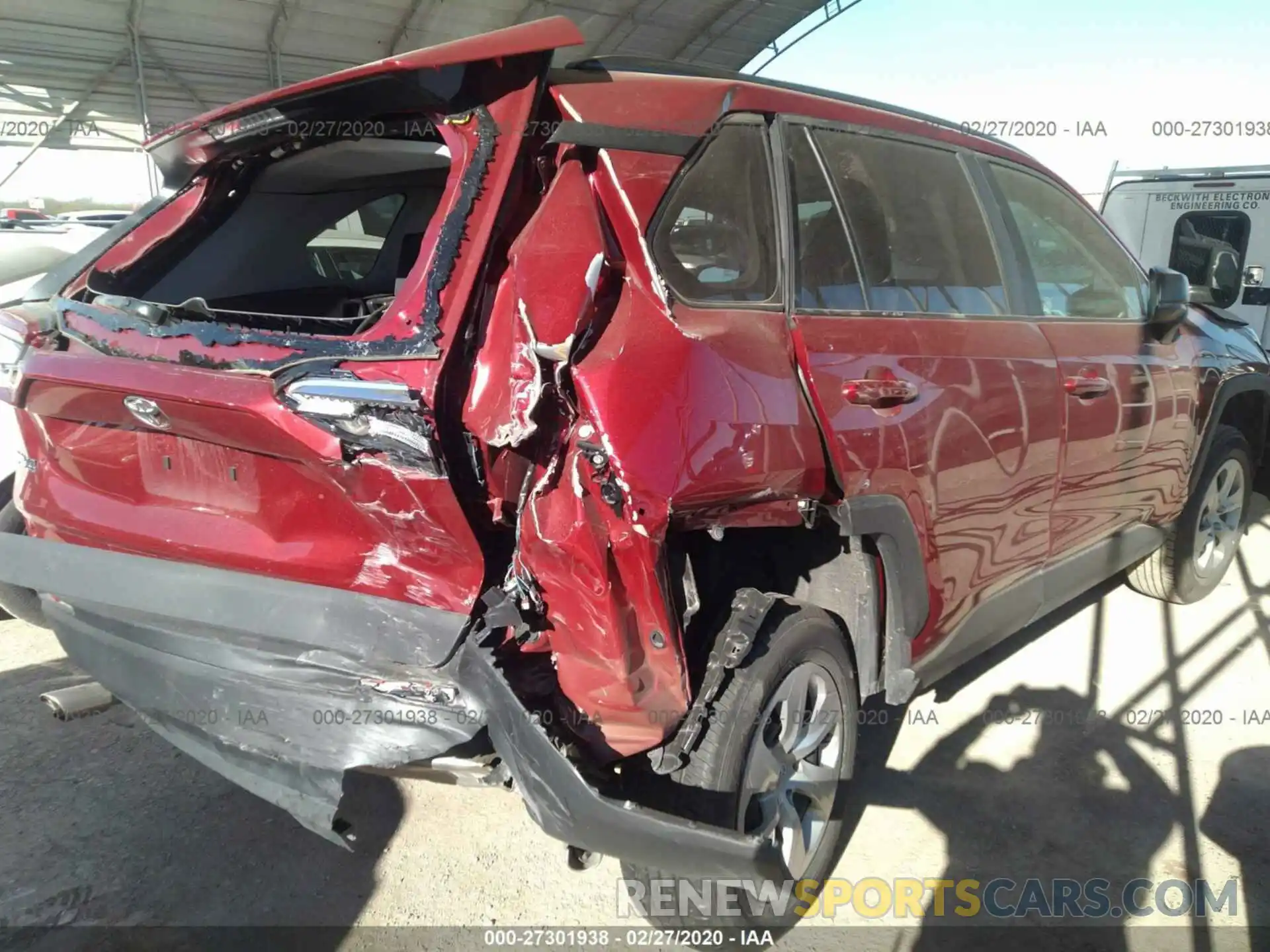 4 Photograph of a damaged car 2T3H1RFV4LC036640 TOYOTA RAV4 2020