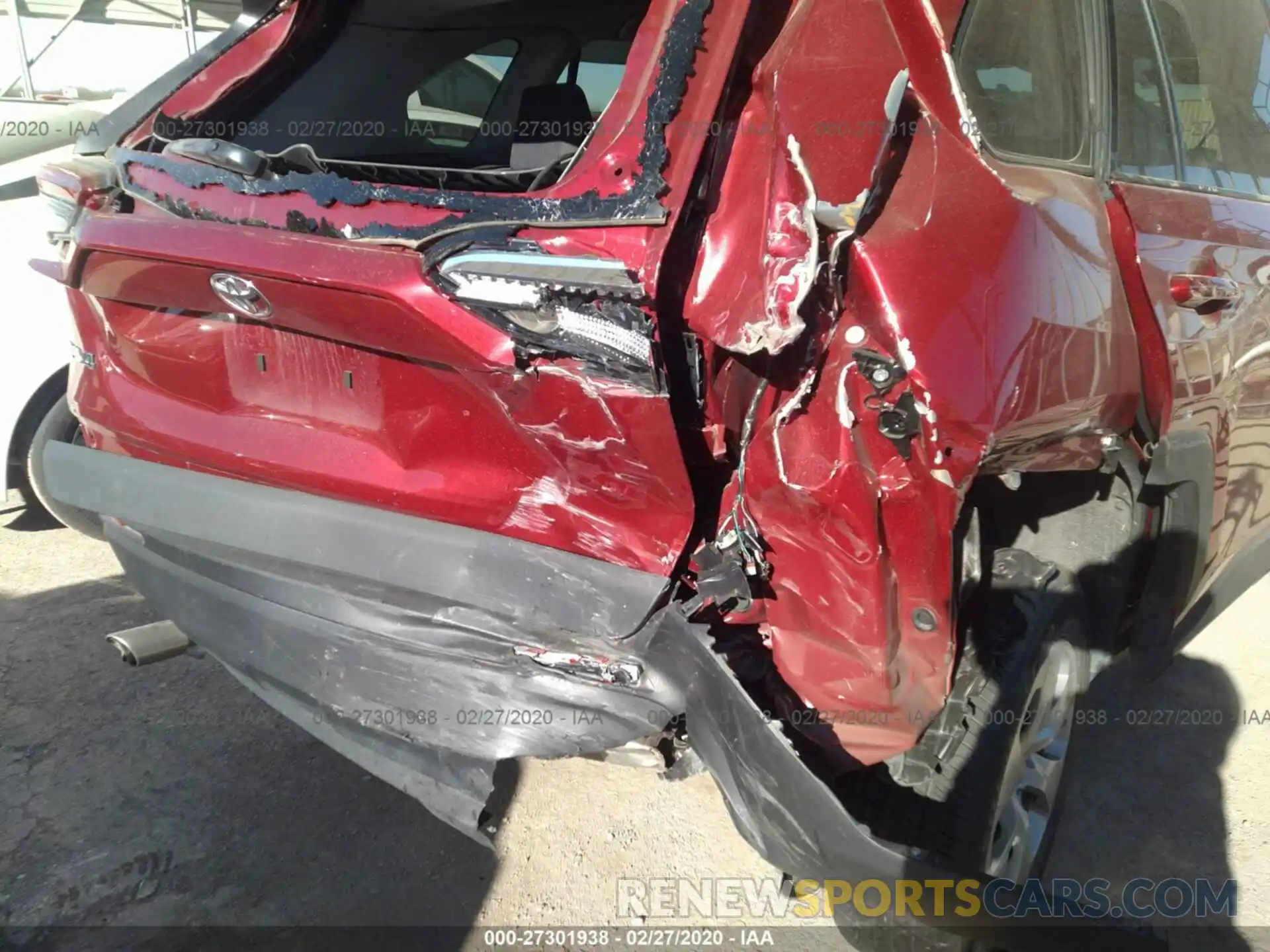 6 Photograph of a damaged car 2T3H1RFV4LC036640 TOYOTA RAV4 2020