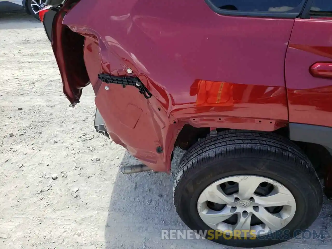 9 Photograph of a damaged car 2T3H1RFV4LC041983 TOYOTA RAV4 2020