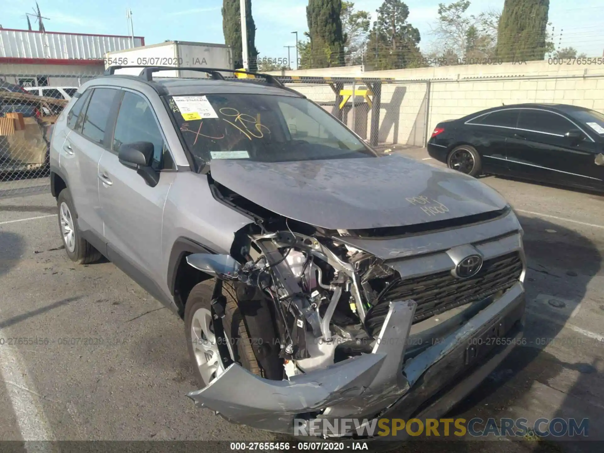 1 Photograph of a damaged car 2T3H1RFV4LC046391 TOYOTA RAV4 2020