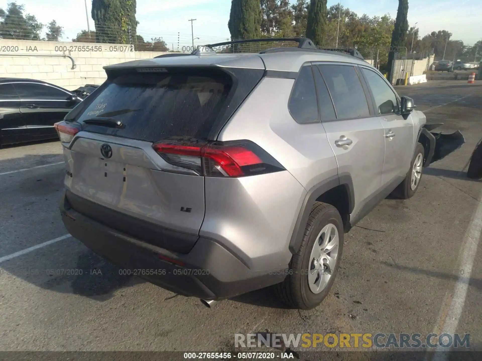 4 Photograph of a damaged car 2T3H1RFV4LC046391 TOYOTA RAV4 2020