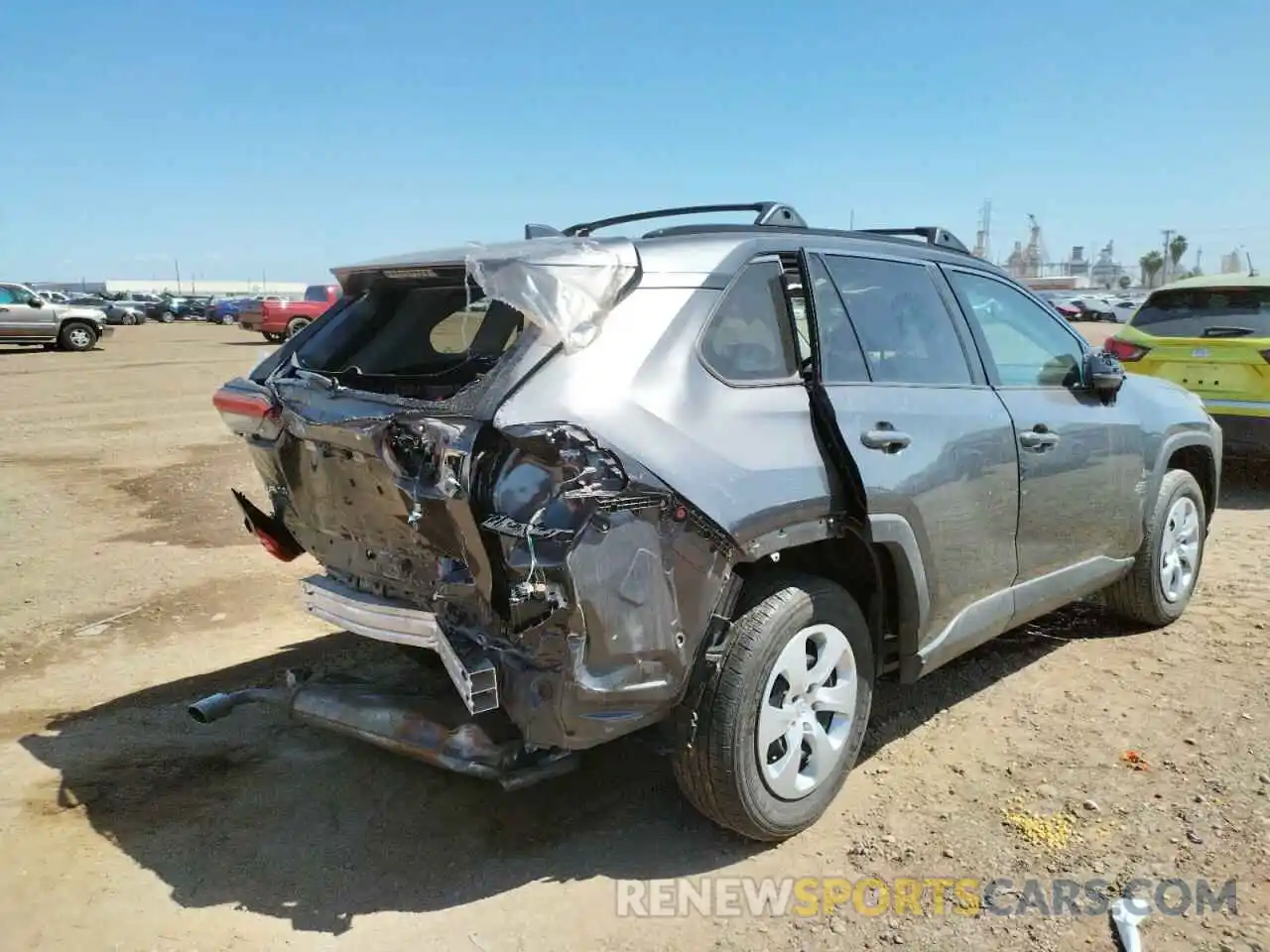 4 Photograph of a damaged car 2T3H1RFV4LC047038 TOYOTA RAV4 2020