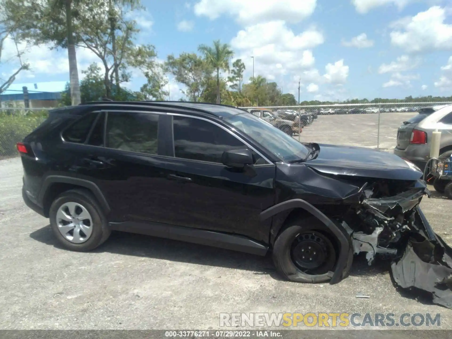 6 Photograph of a damaged car 2T3H1RFV4LC049369 TOYOTA RAV4 2020