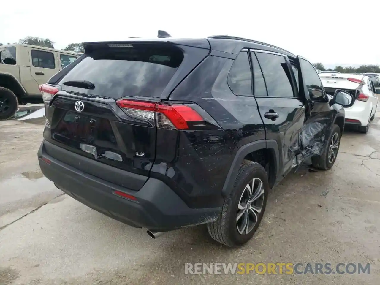 4 Photograph of a damaged car 2T3H1RFV4LC061571 TOYOTA RAV4 2020