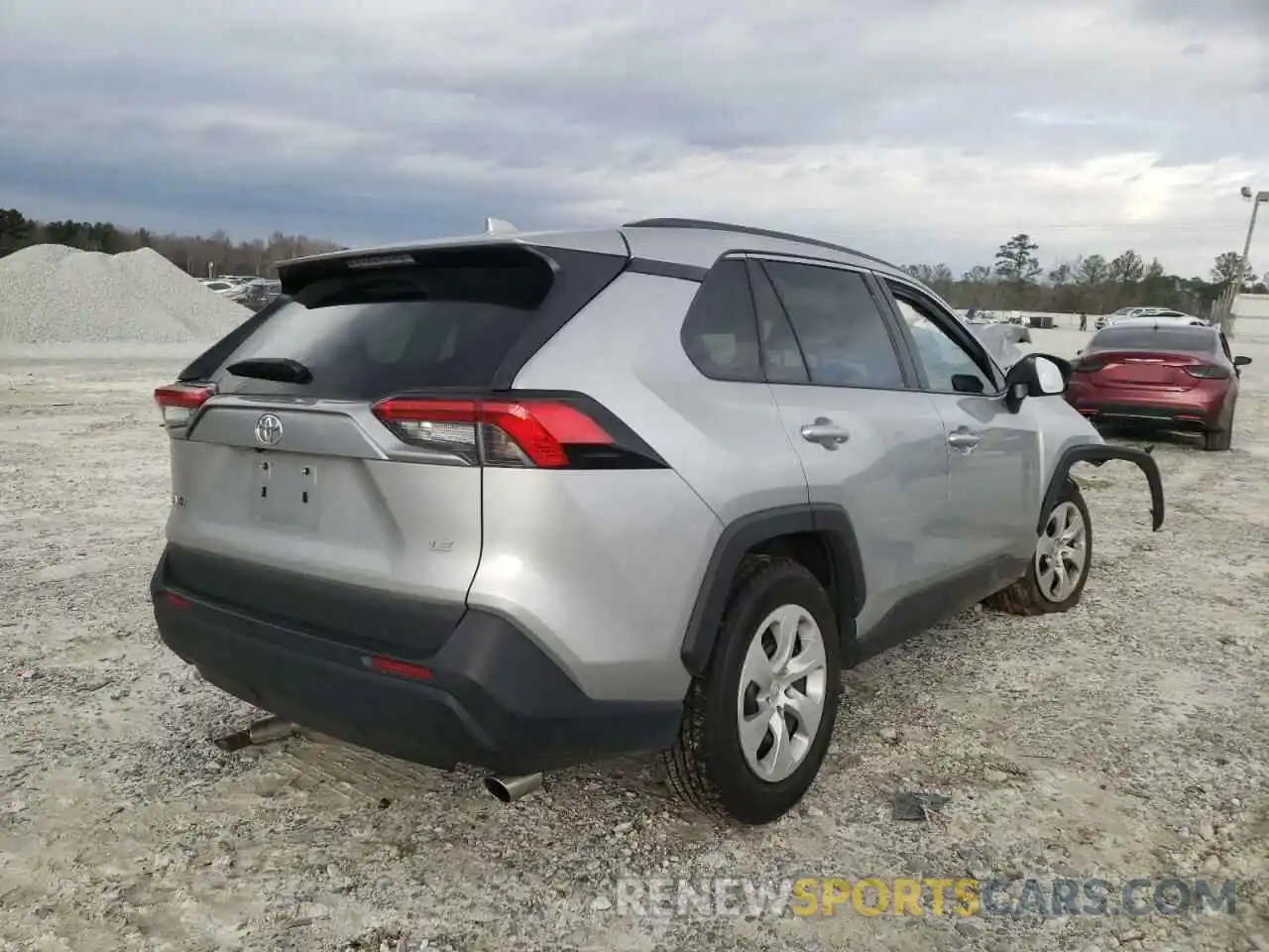 4 Photograph of a damaged car 2T3H1RFV4LC078712 TOYOTA RAV4 2020