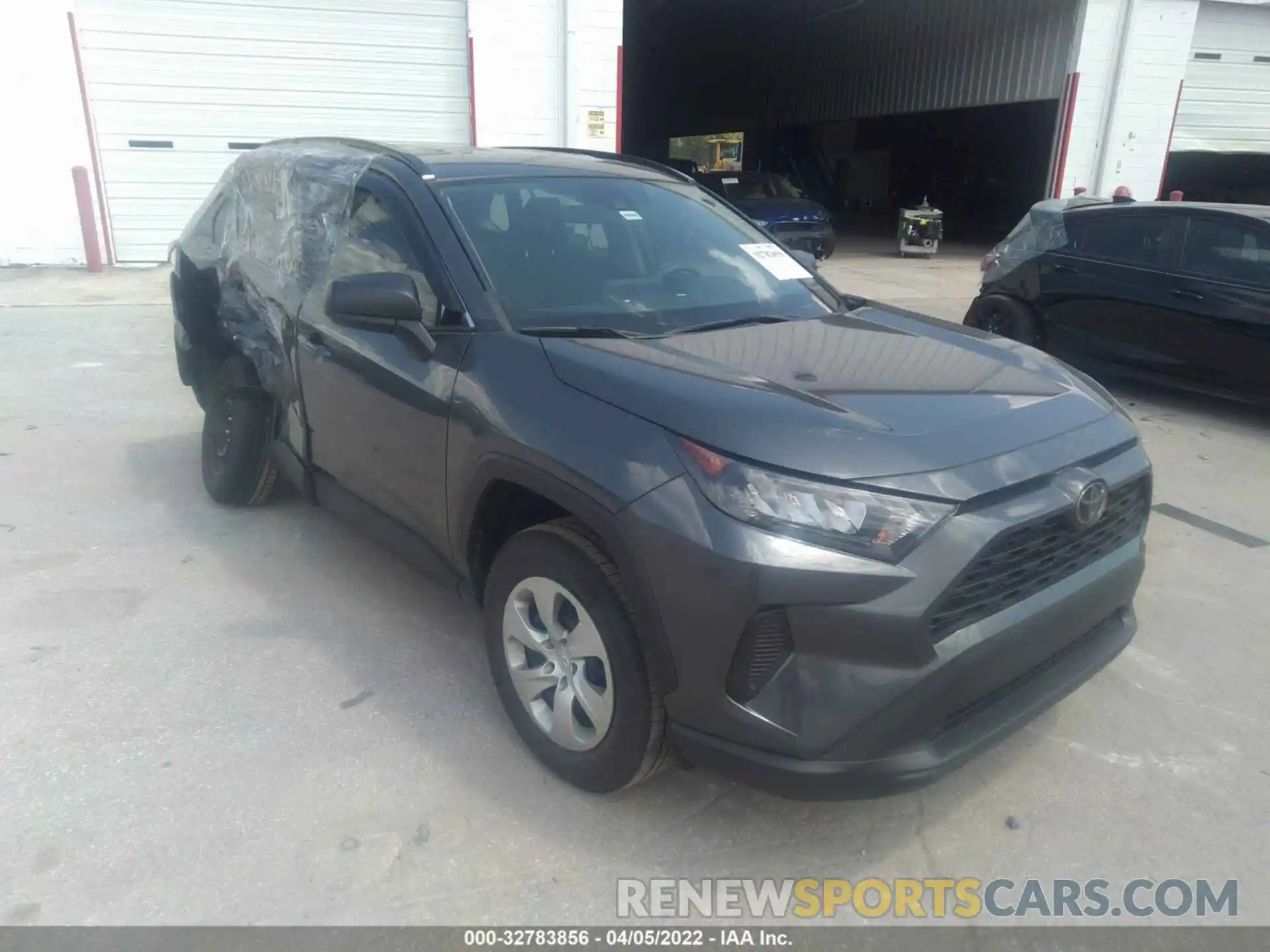 1 Photograph of a damaged car 2T3H1RFV4LC082727 TOYOTA RAV4 2020