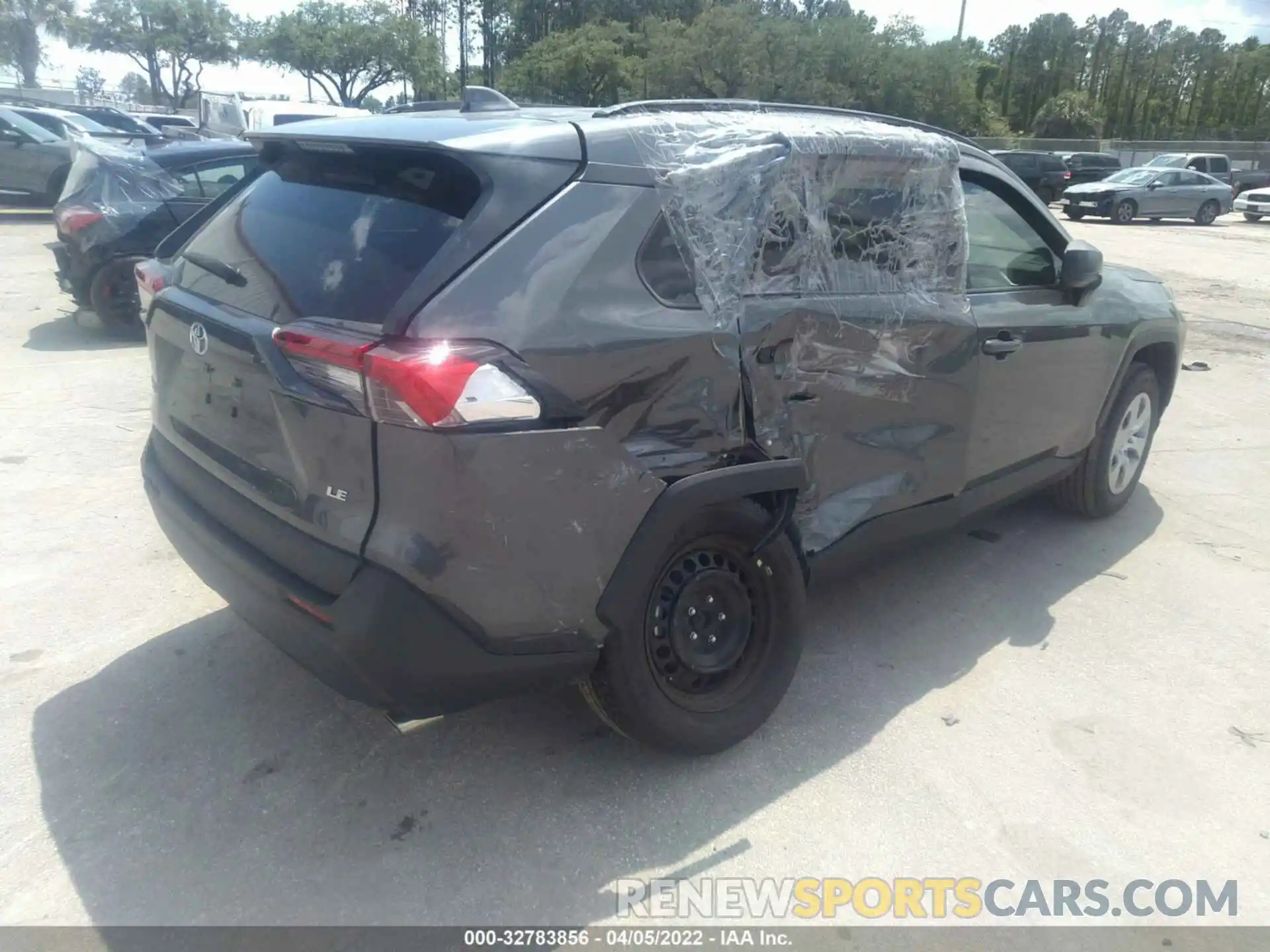 4 Photograph of a damaged car 2T3H1RFV4LC082727 TOYOTA RAV4 2020