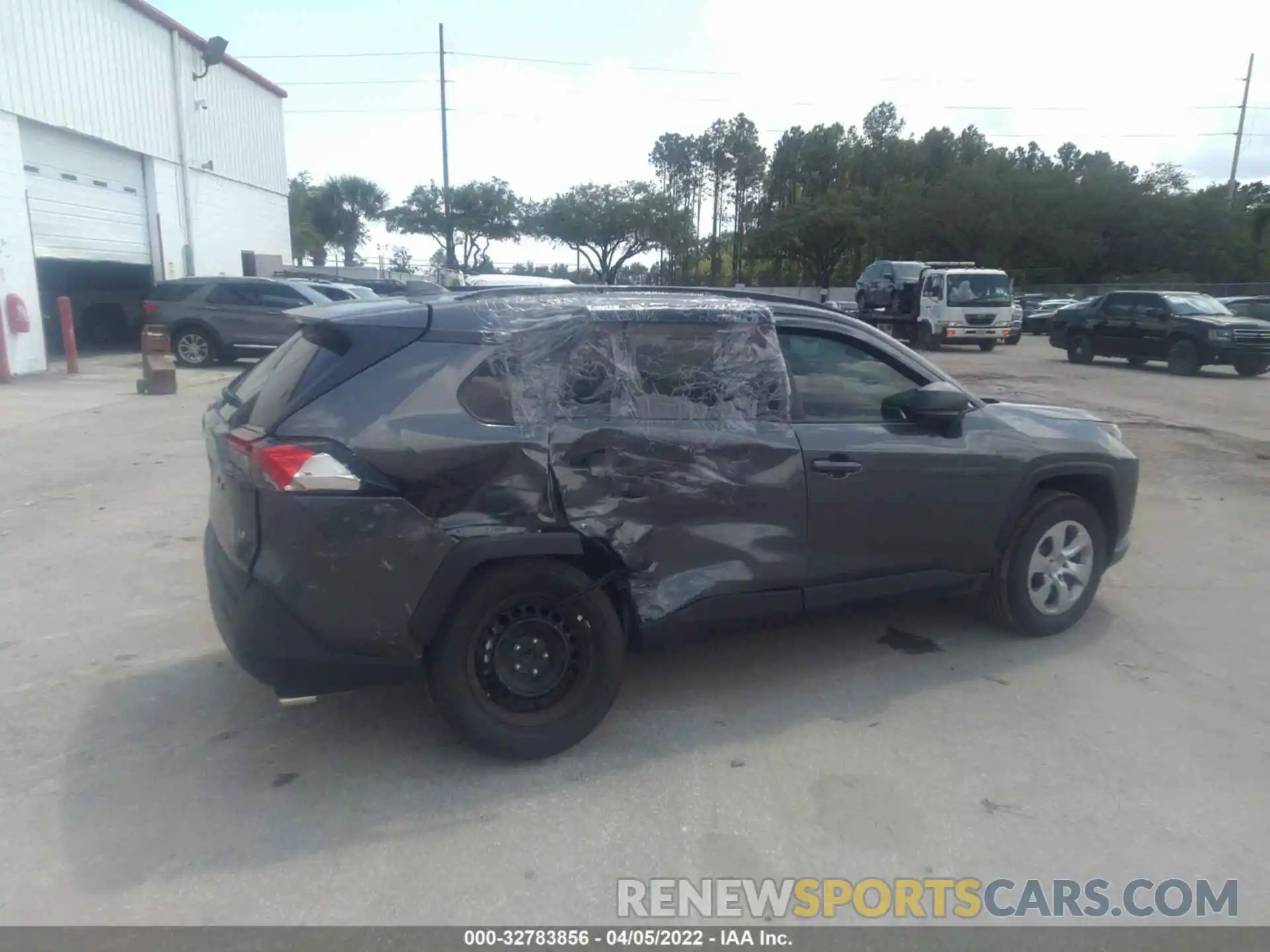 6 Photograph of a damaged car 2T3H1RFV4LC082727 TOYOTA RAV4 2020