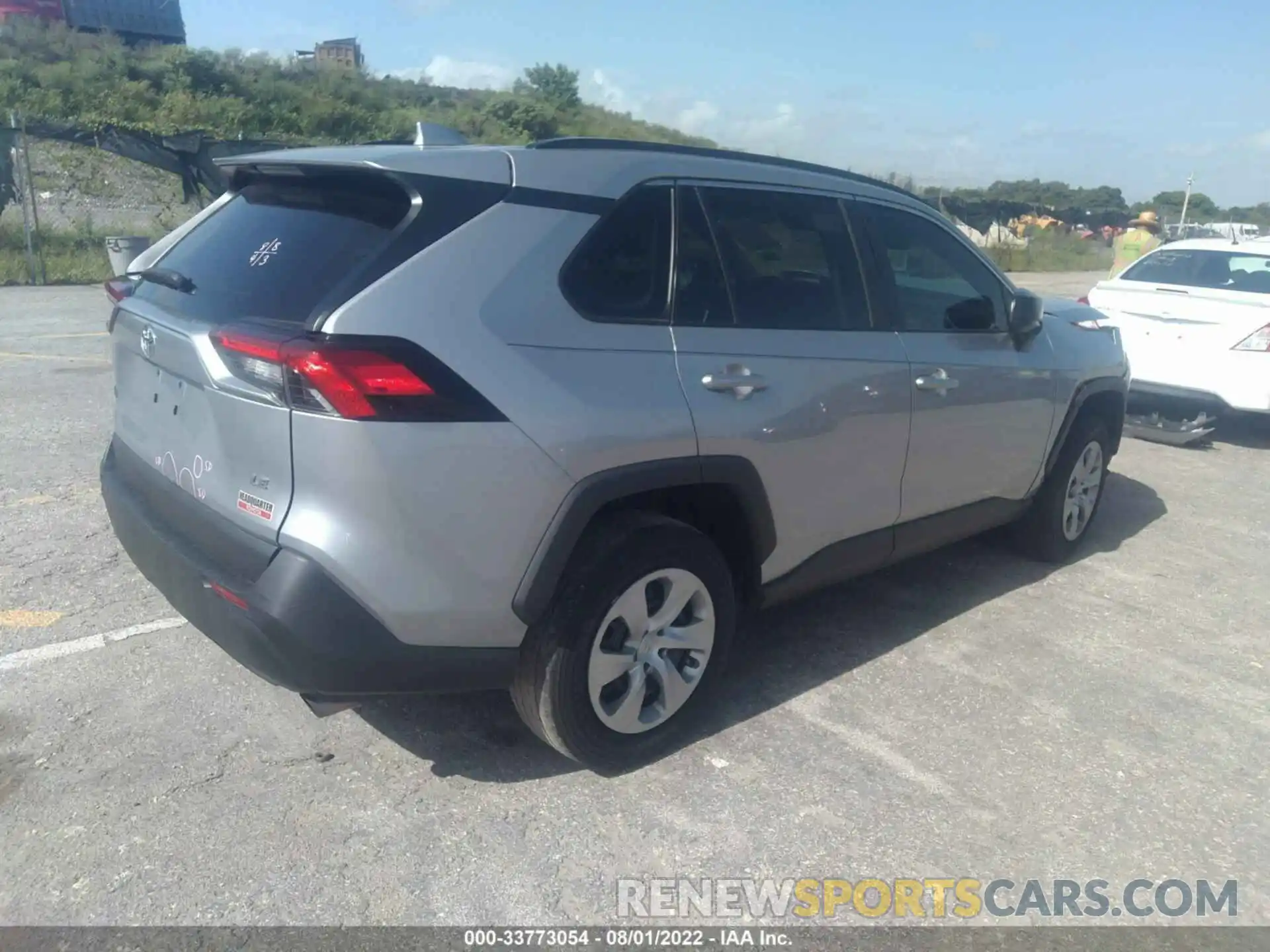 4 Photograph of a damaged car 2T3H1RFV4LC084770 TOYOTA RAV4 2020