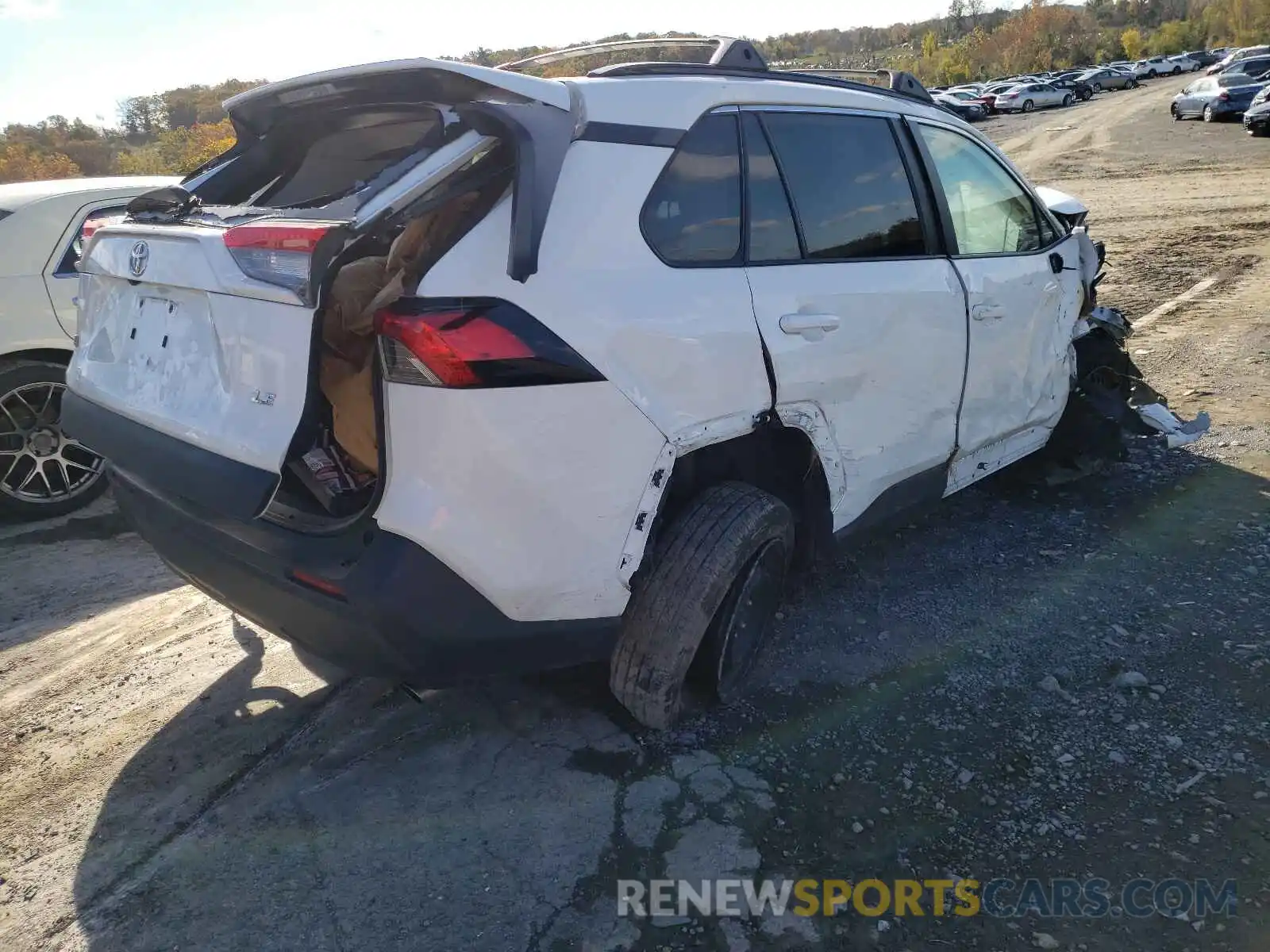 4 Photograph of a damaged car 2T3H1RFV4LW060290 TOYOTA RAV4 2020