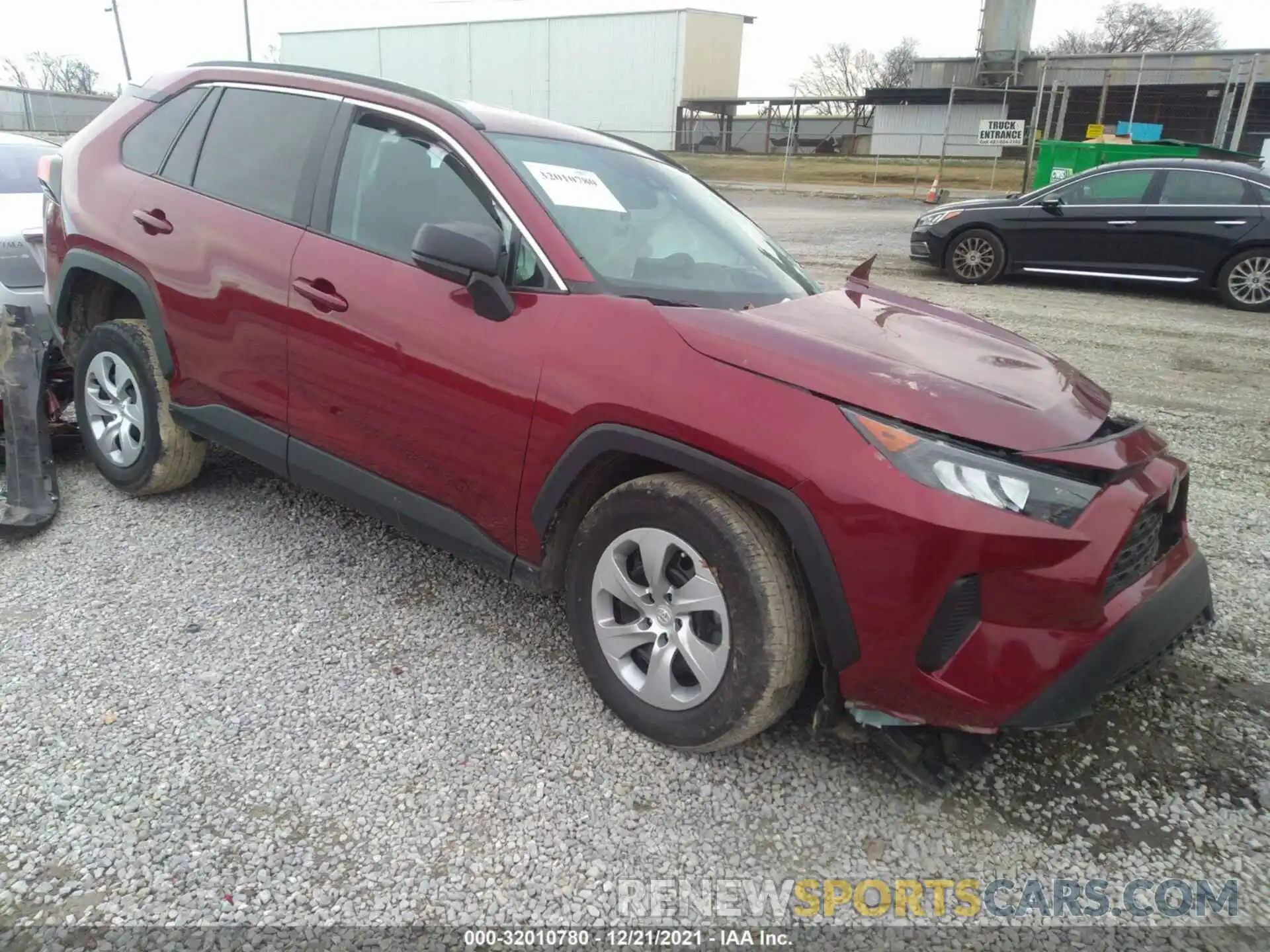 1 Photograph of a damaged car 2T3H1RFV4LW067515 TOYOTA RAV4 2020