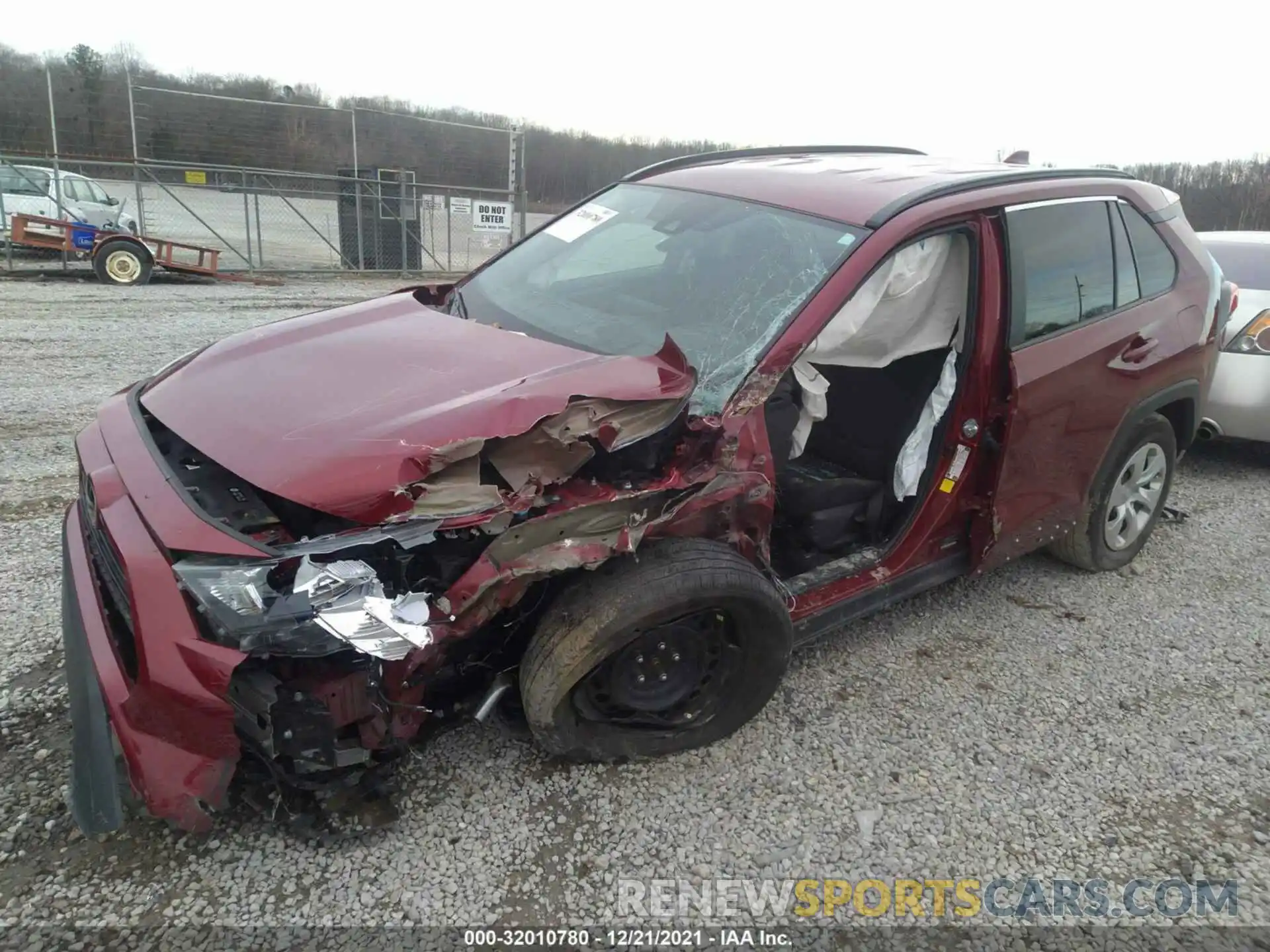 2 Photograph of a damaged car 2T3H1RFV4LW067515 TOYOTA RAV4 2020