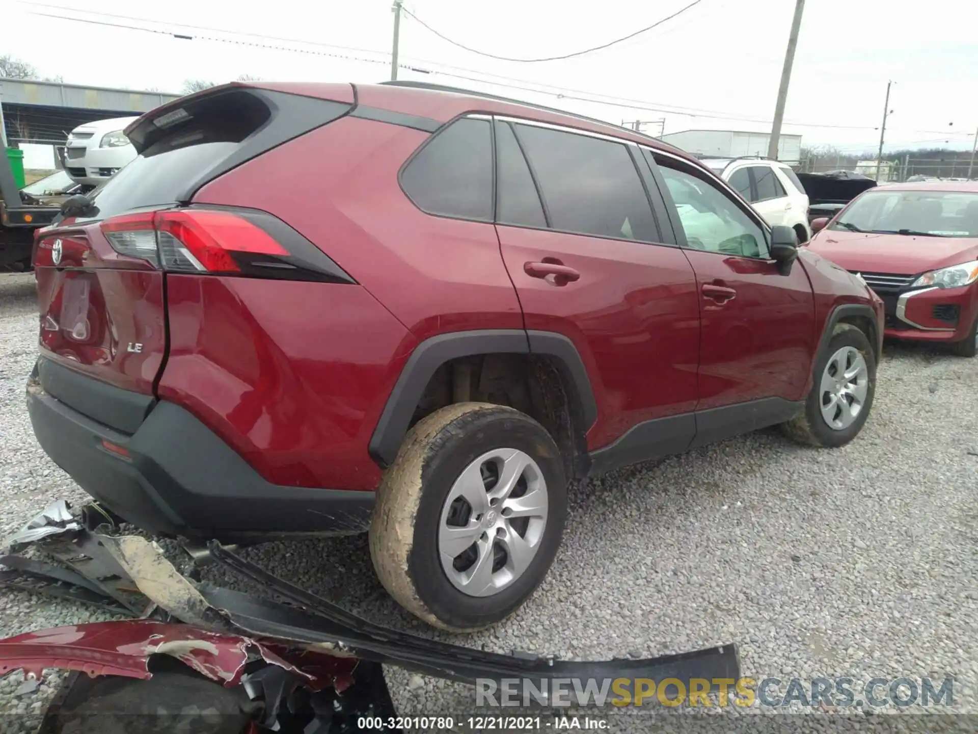 4 Photograph of a damaged car 2T3H1RFV4LW067515 TOYOTA RAV4 2020