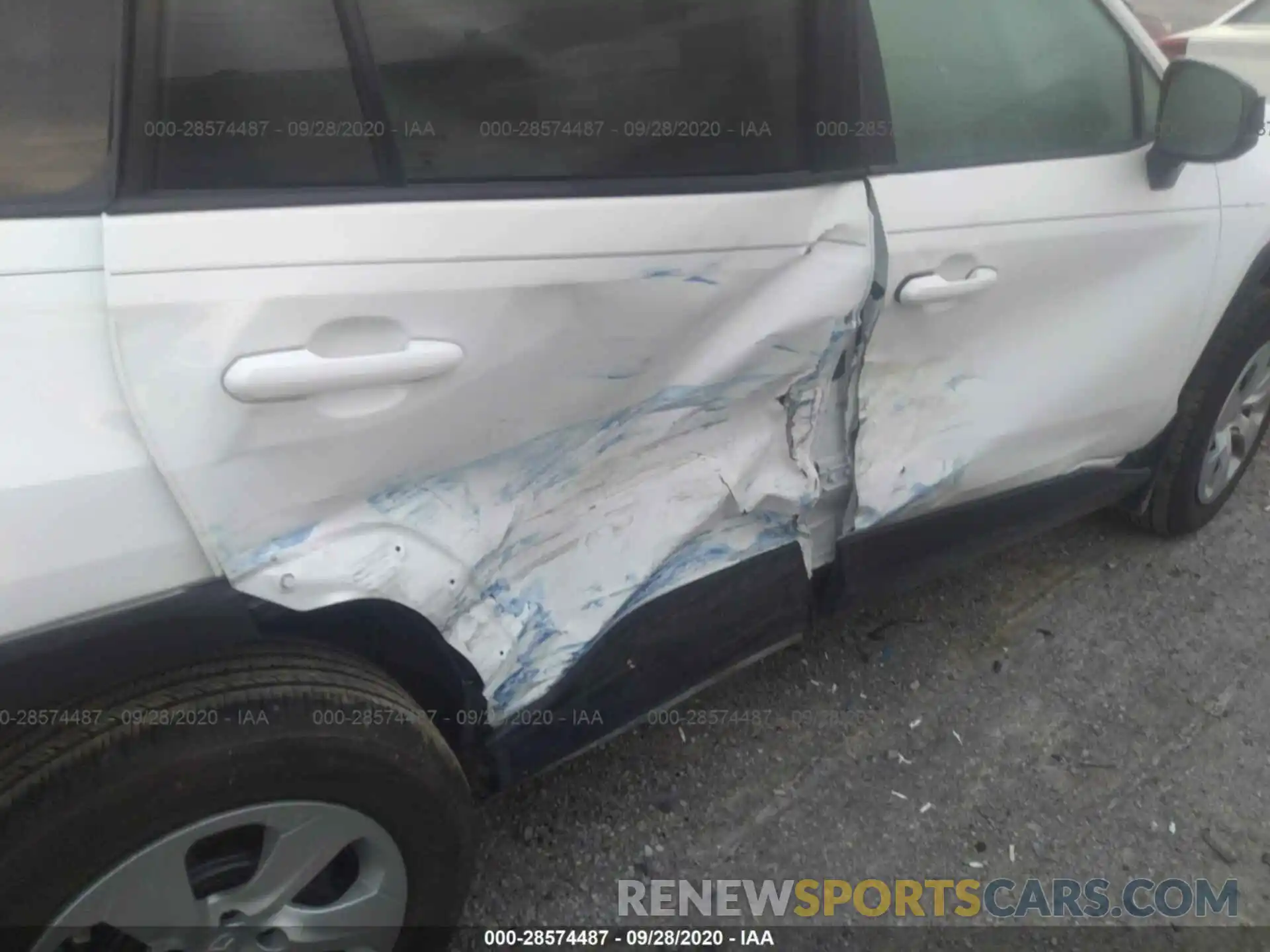 6 Photograph of a damaged car 2T3H1RFV4LW068812 TOYOTA RAV4 2020