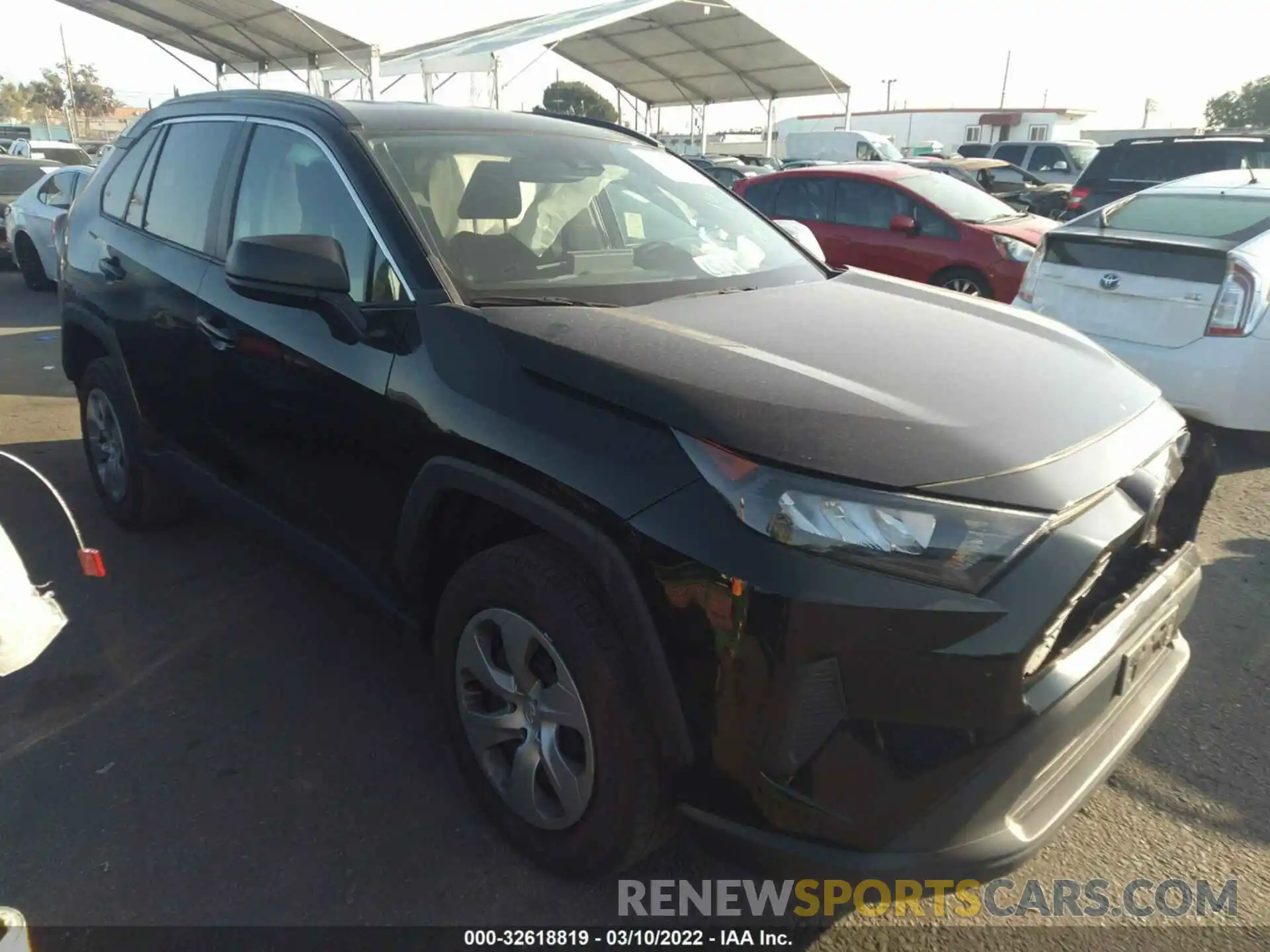 1 Photograph of a damaged car 2T3H1RFV4LW069653 TOYOTA RAV4 2020