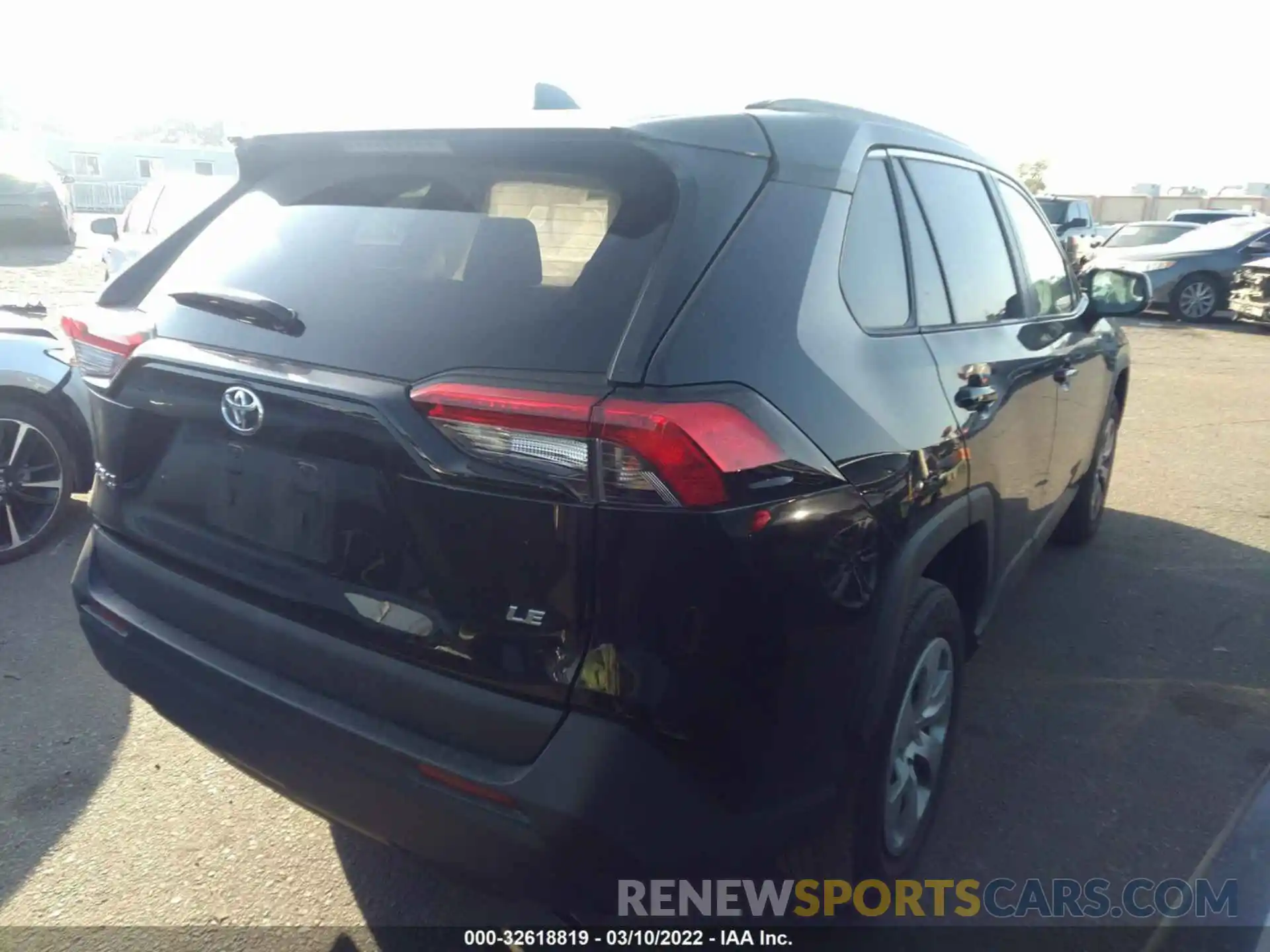 4 Photograph of a damaged car 2T3H1RFV4LW069653 TOYOTA RAV4 2020