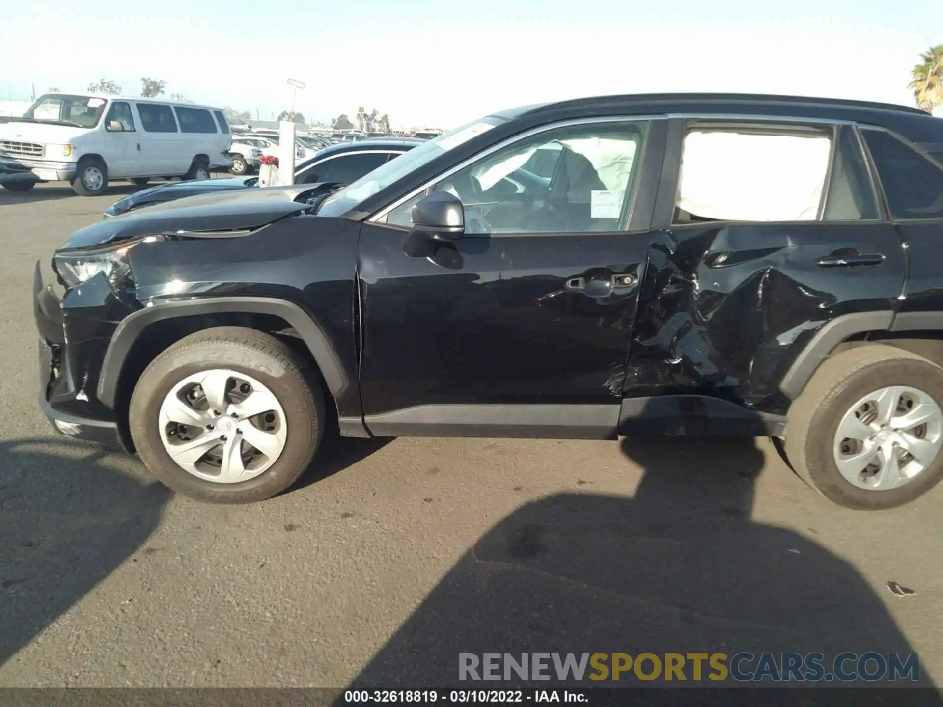 6 Photograph of a damaged car 2T3H1RFV4LW069653 TOYOTA RAV4 2020