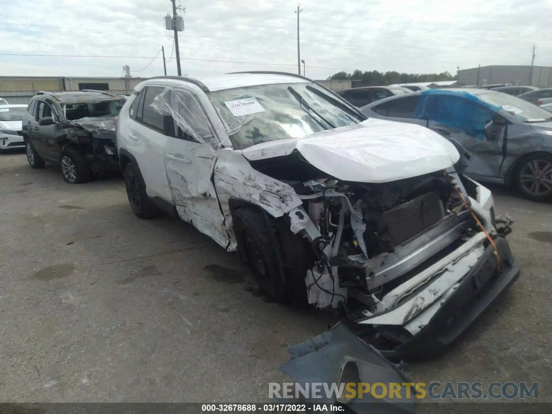 1 Photograph of a damaged car 2T3H1RFV4LW070527 TOYOTA RAV4 2020