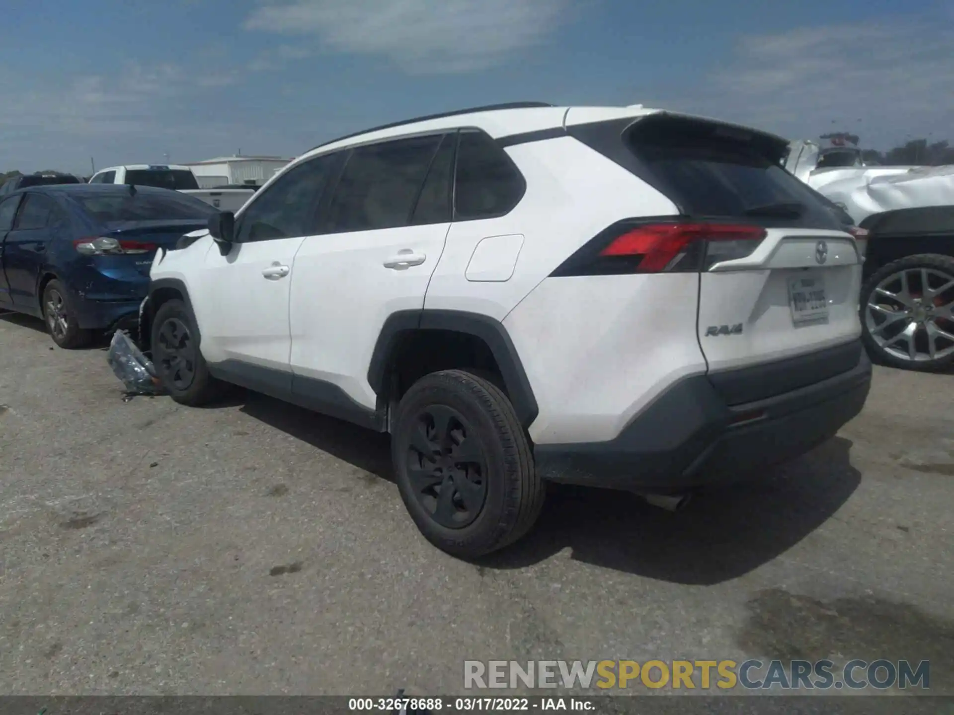 3 Photograph of a damaged car 2T3H1RFV4LW070527 TOYOTA RAV4 2020