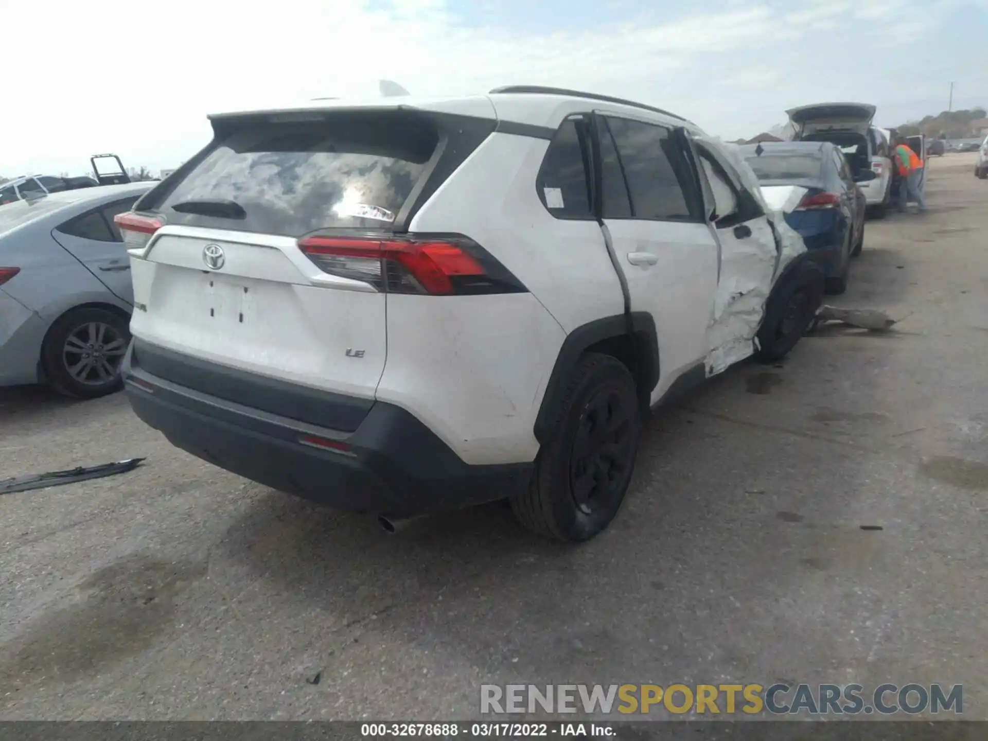 4 Photograph of a damaged car 2T3H1RFV4LW070527 TOYOTA RAV4 2020