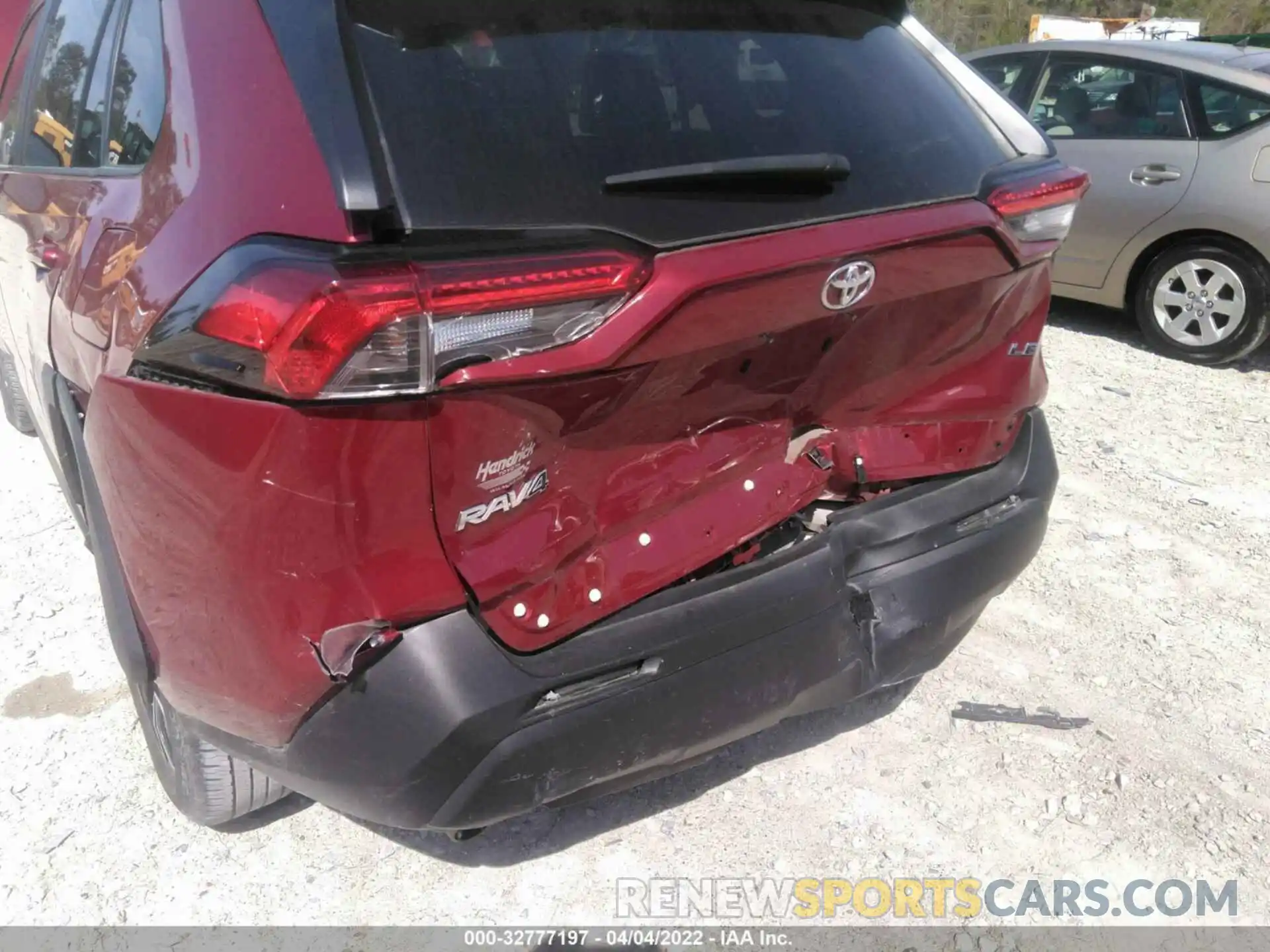 6 Photograph of a damaged car 2T3H1RFV4LW090292 TOYOTA RAV4 2020