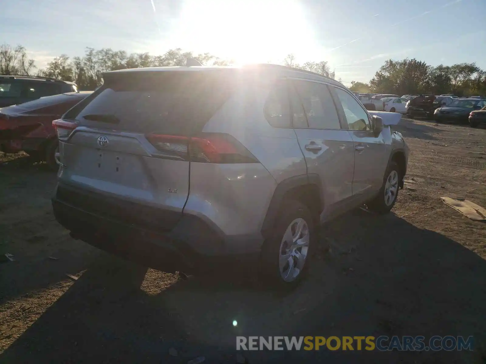 4 Photograph of a damaged car 2T3H1RFV4LW097582 TOYOTA RAV4 2020