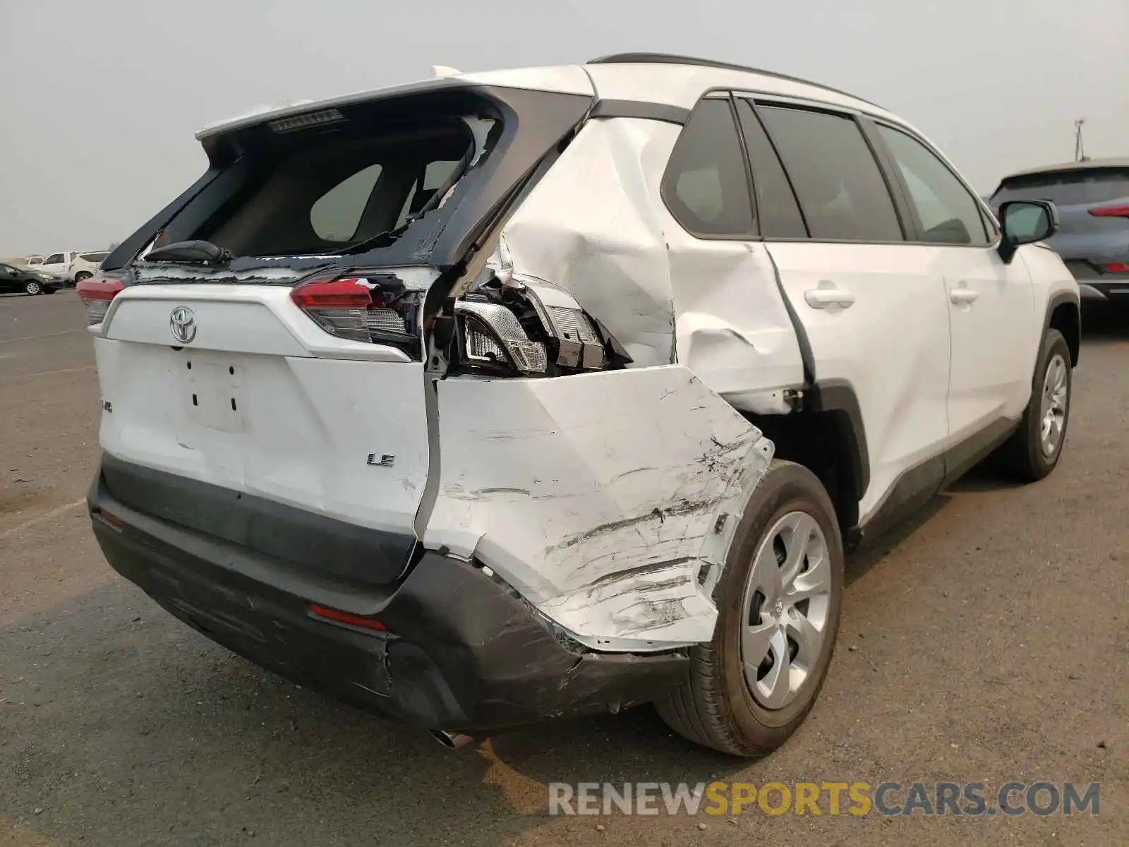 4 Photograph of a damaged car 2T3H1RFV4LW098585 TOYOTA RAV4 2020