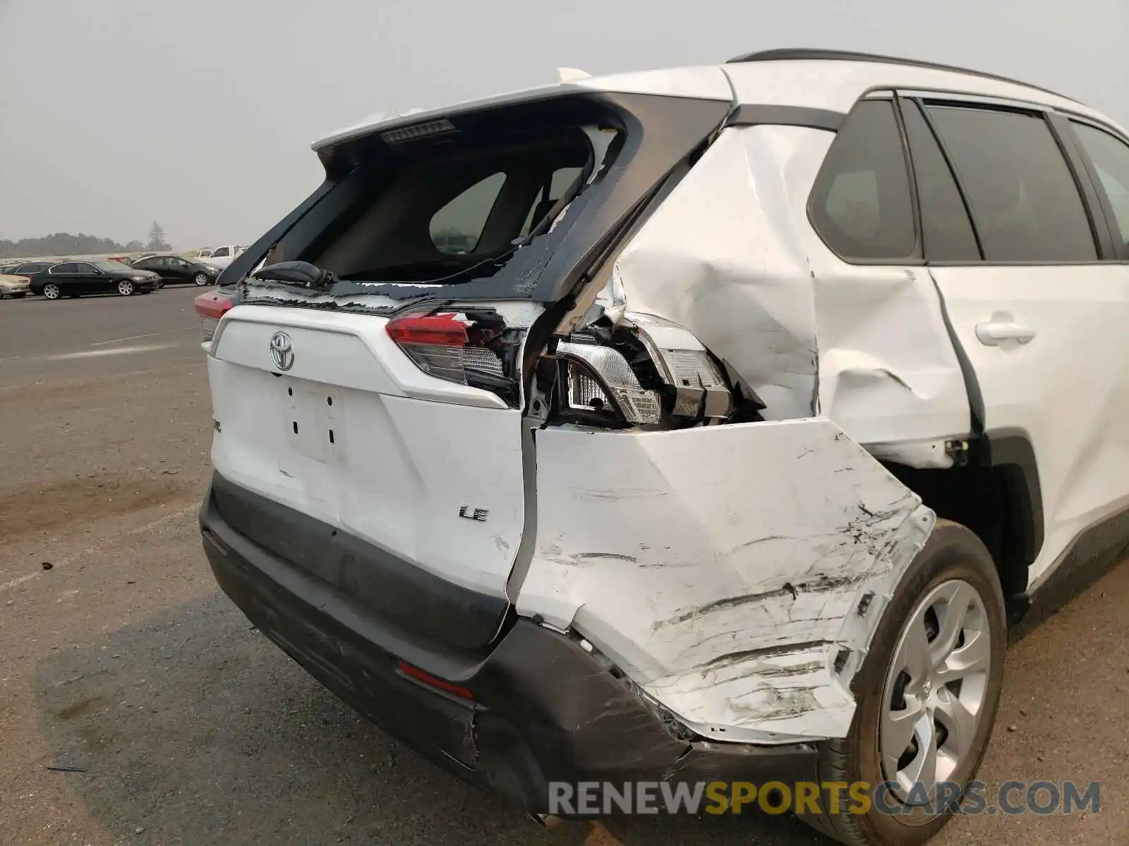 9 Photograph of a damaged car 2T3H1RFV4LW098585 TOYOTA RAV4 2020